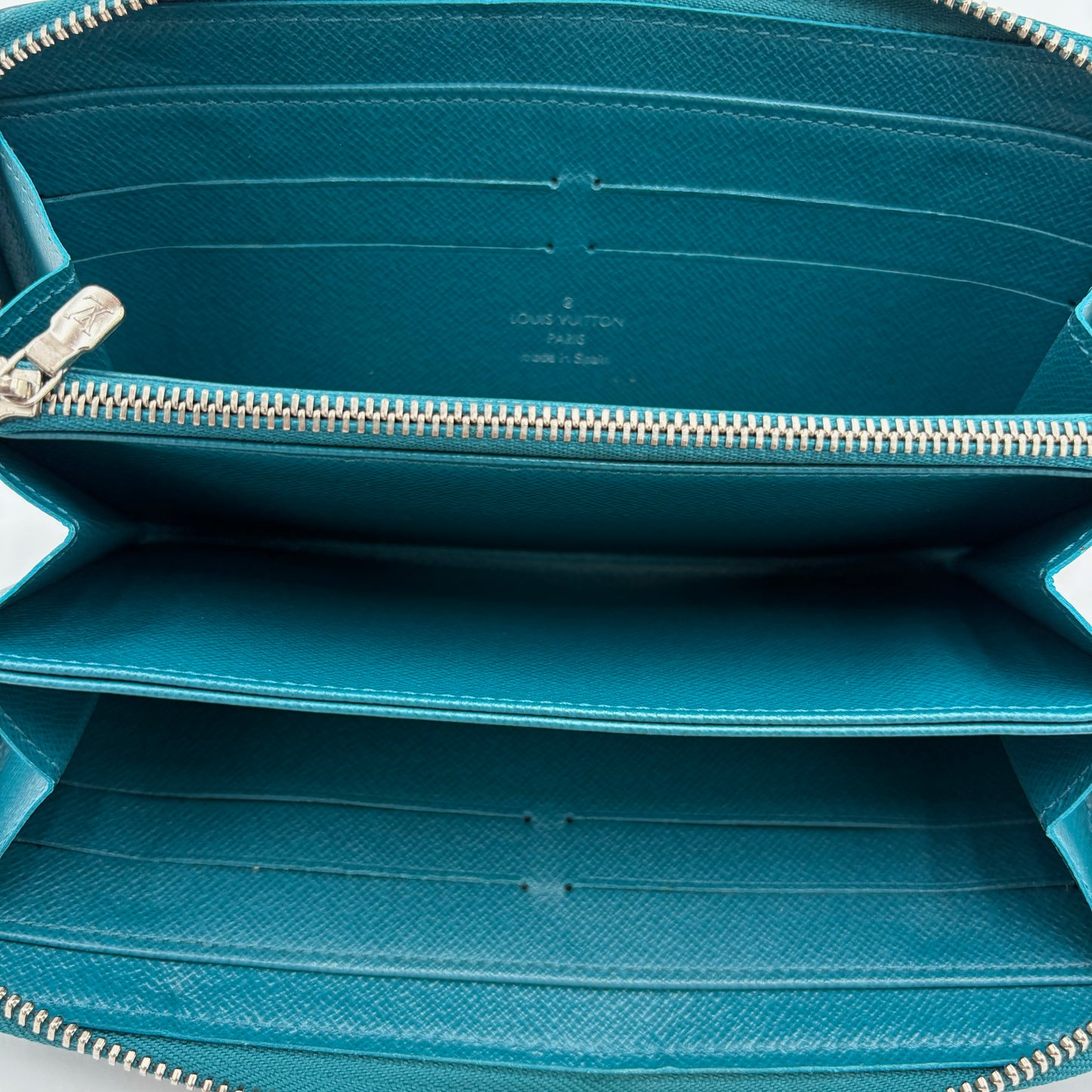 Louis Vuitton Epi Zippy Wallet.-Electric Blue