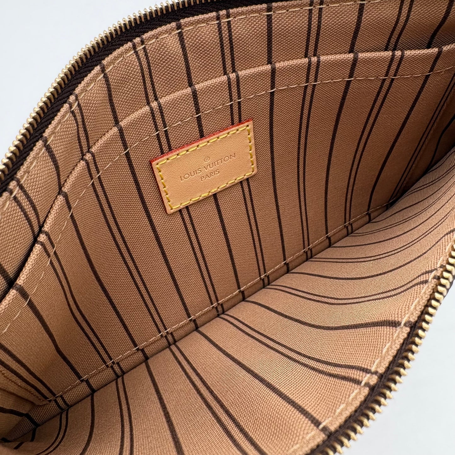 NWOT Louis Vuitton Wristlet Pouch-Monogram