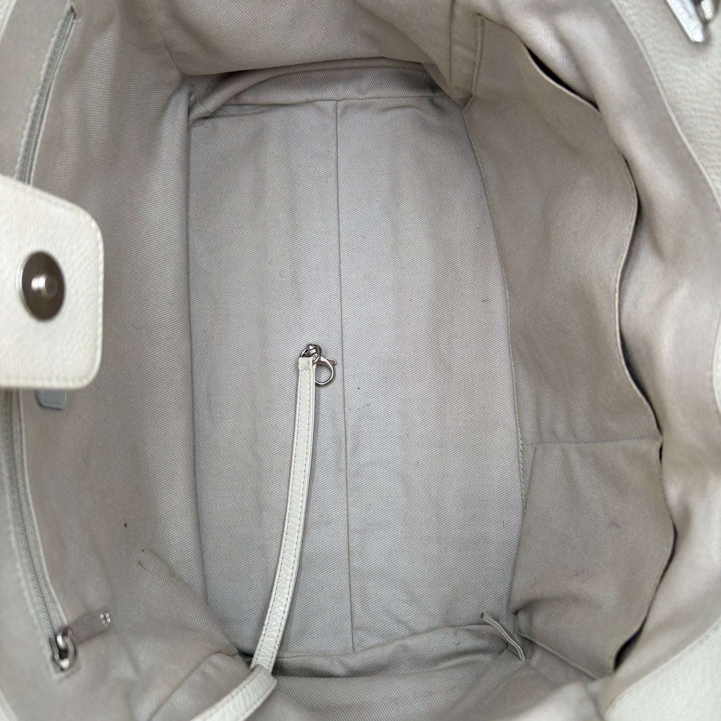 Chanel 2016 Leather Deauville Medium Tote