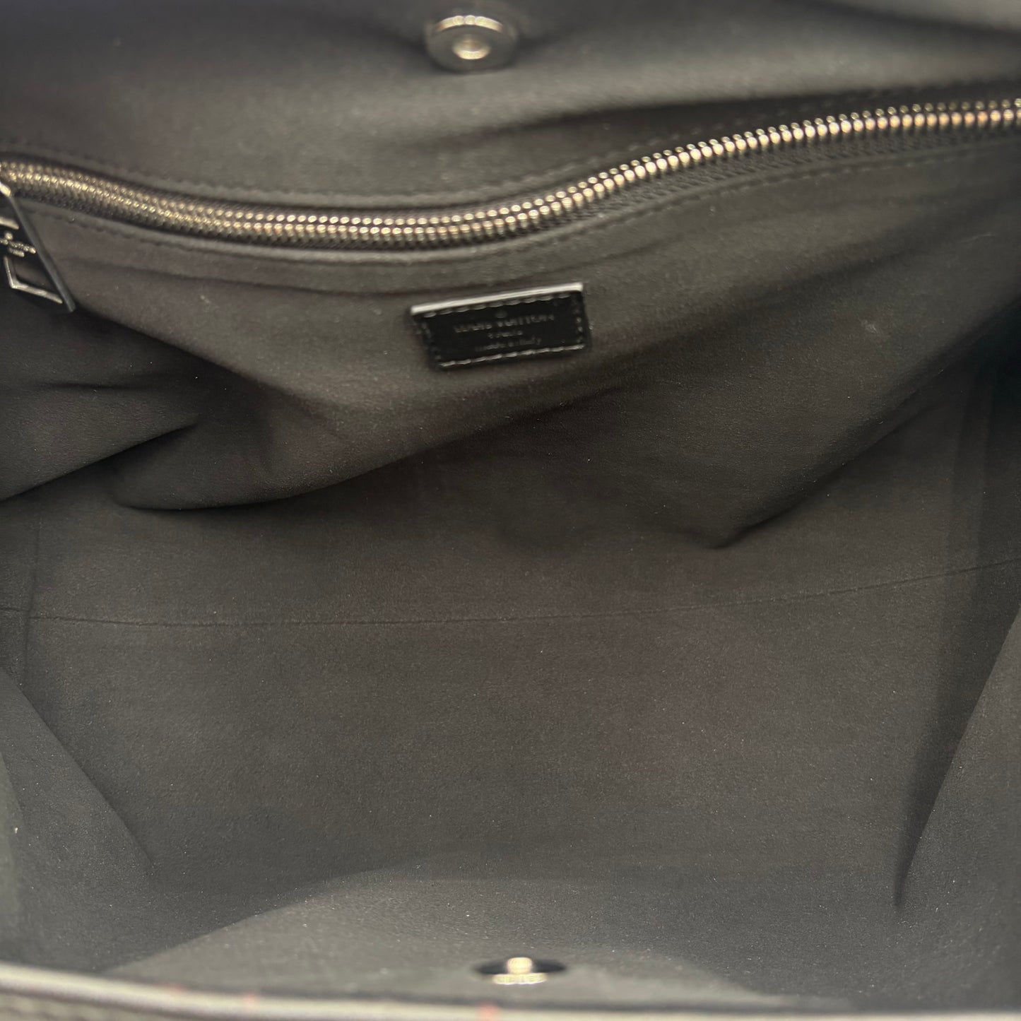 Chipped Louis Vuitton Carryall Vibe MM