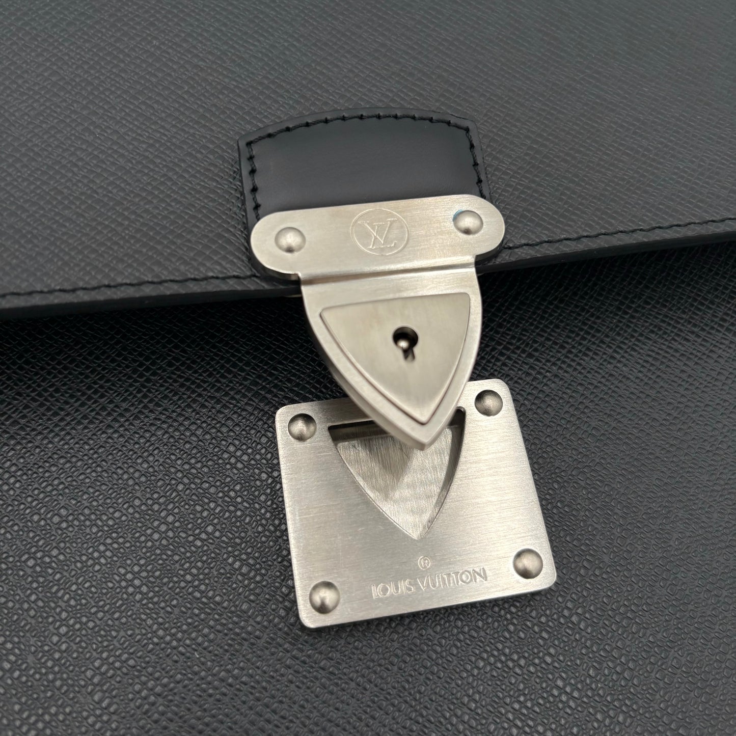 Louis Vuitton Robusto 1 Briefcase Taiga Leather