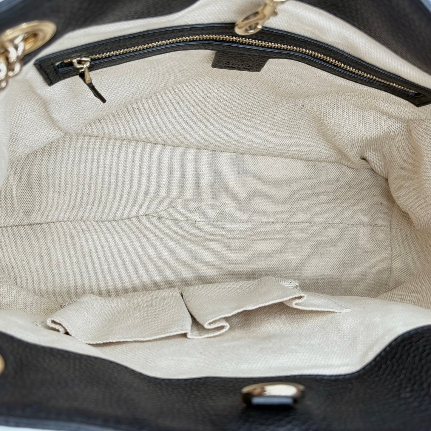 Gucci Soho Leather Chained Hobo Bag: Black