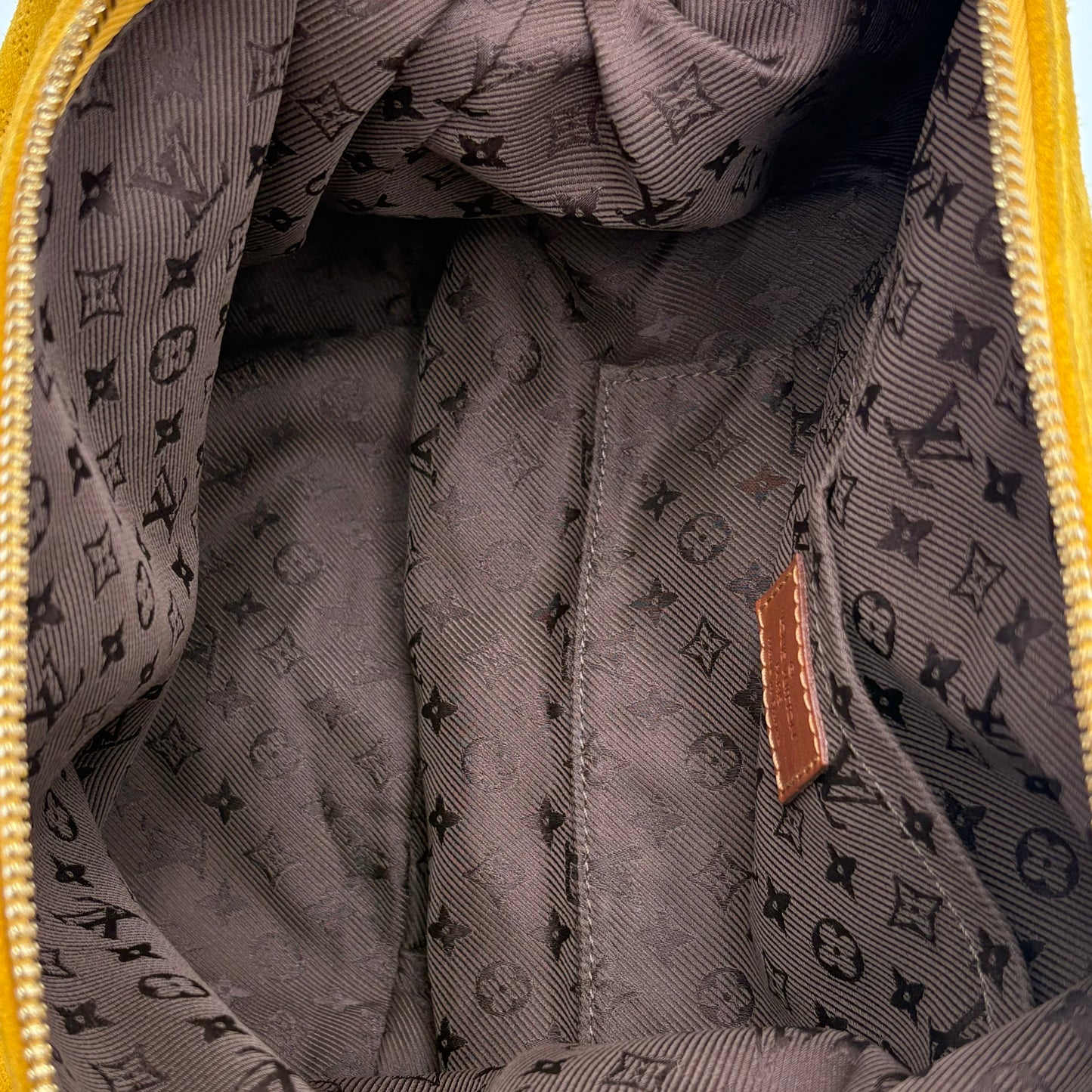 Louis Vuitton Mahina Suede Ontah