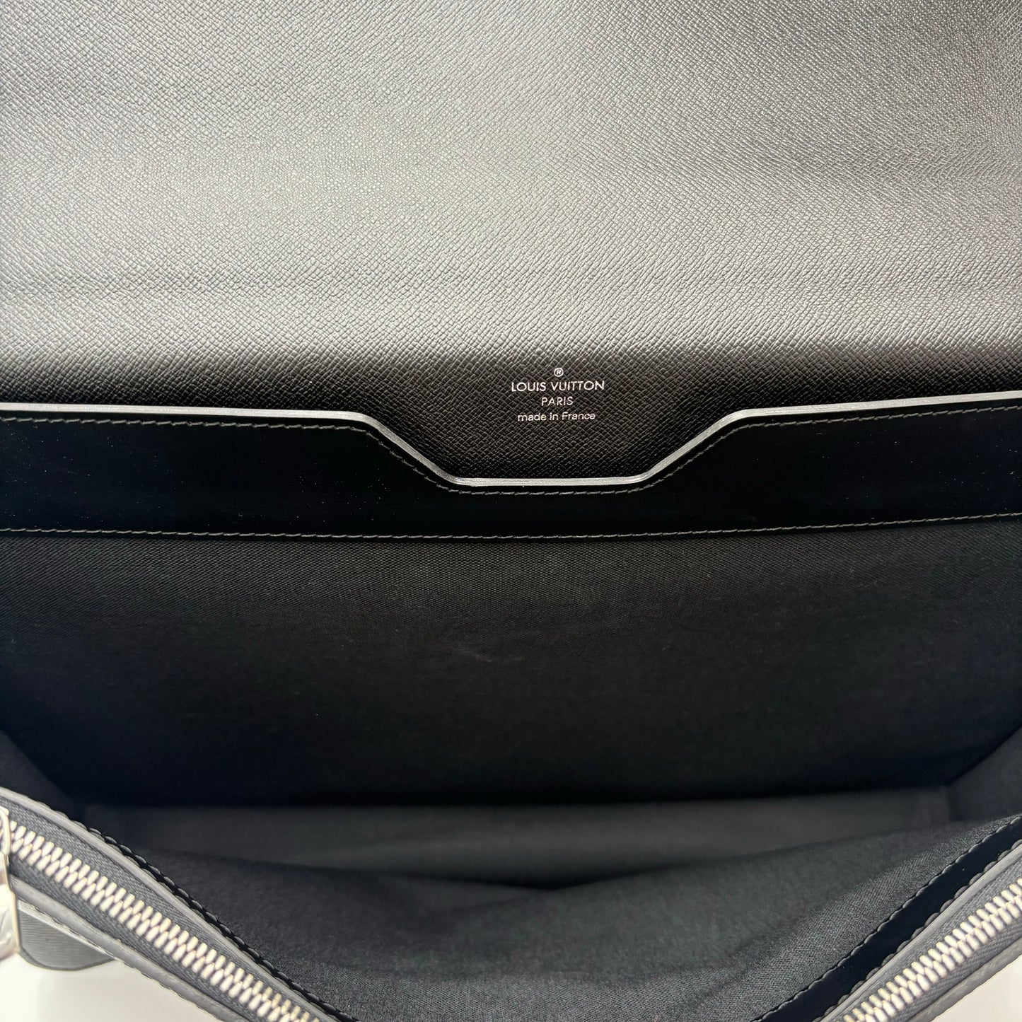 Louis Vuitton Robusto 1 Briefcase Taiga Leather