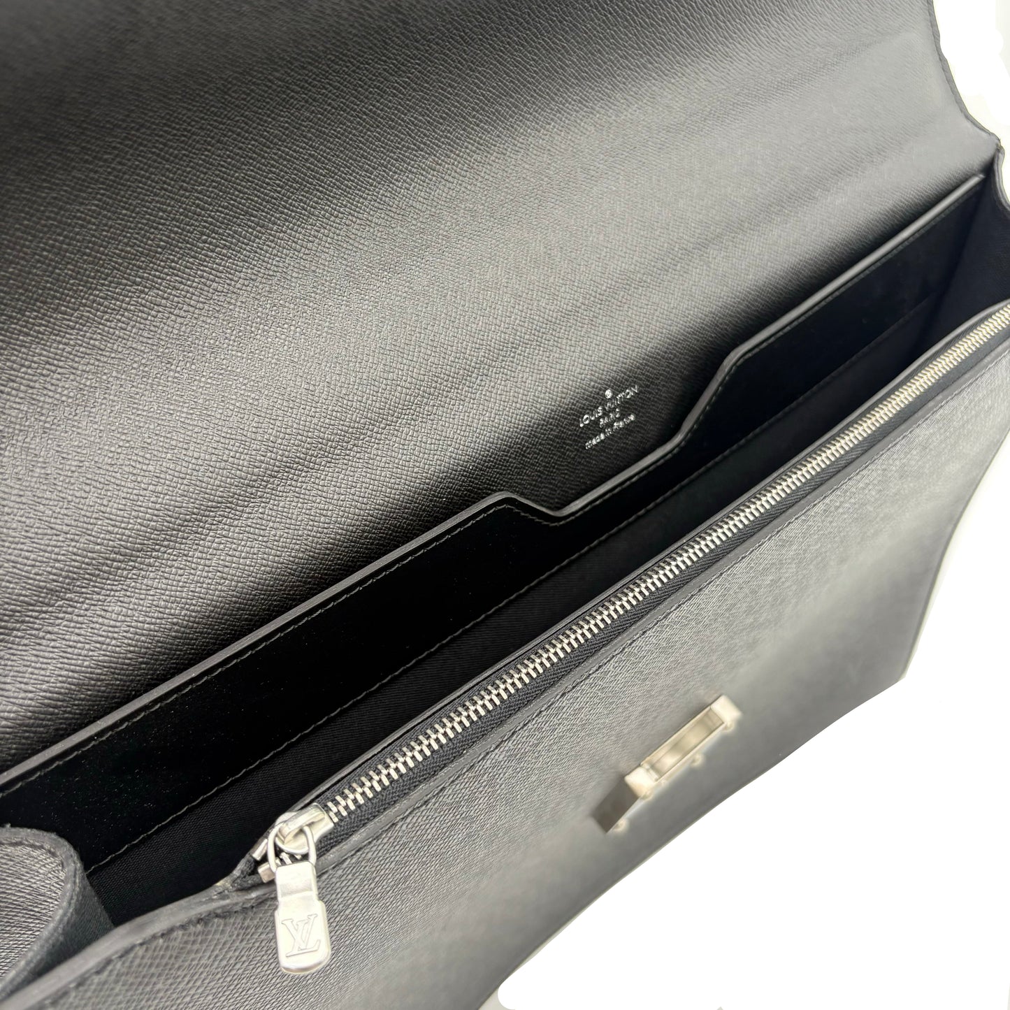 Louis Vuitton Robusto 1 Briefcase Taiga Leather
