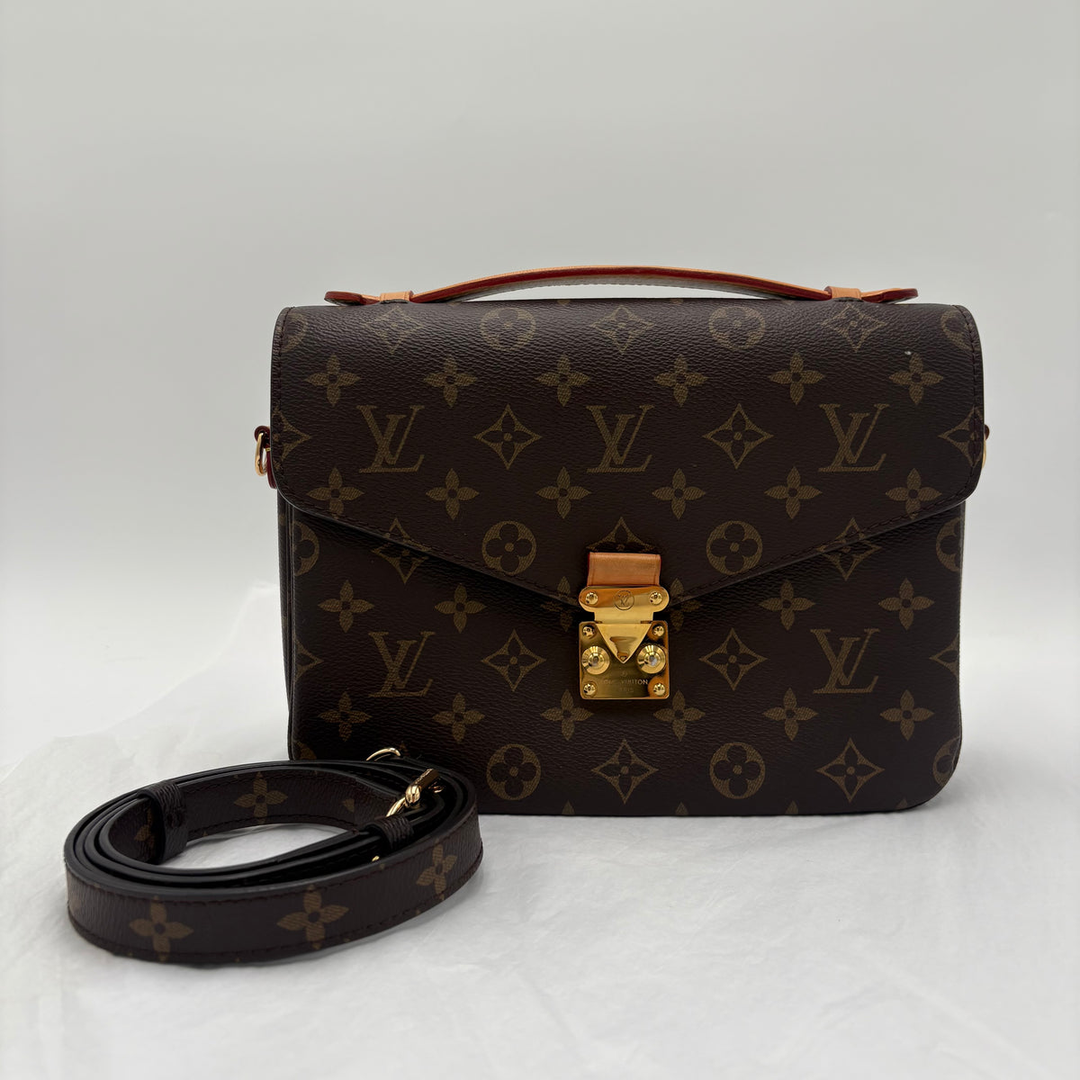 Chipped Louis Vuitton Pochette Metis Monogram