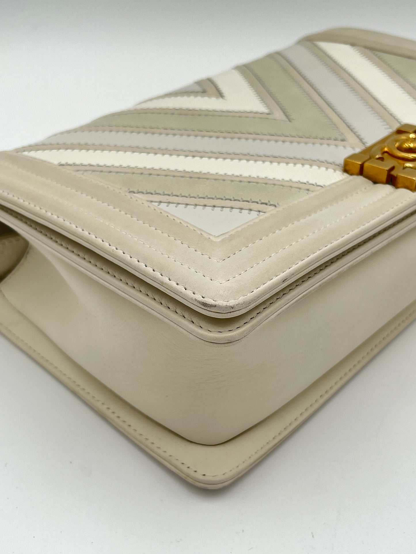 Chanel Chevron Medium Boy Bag.-White 2 tone : Medium