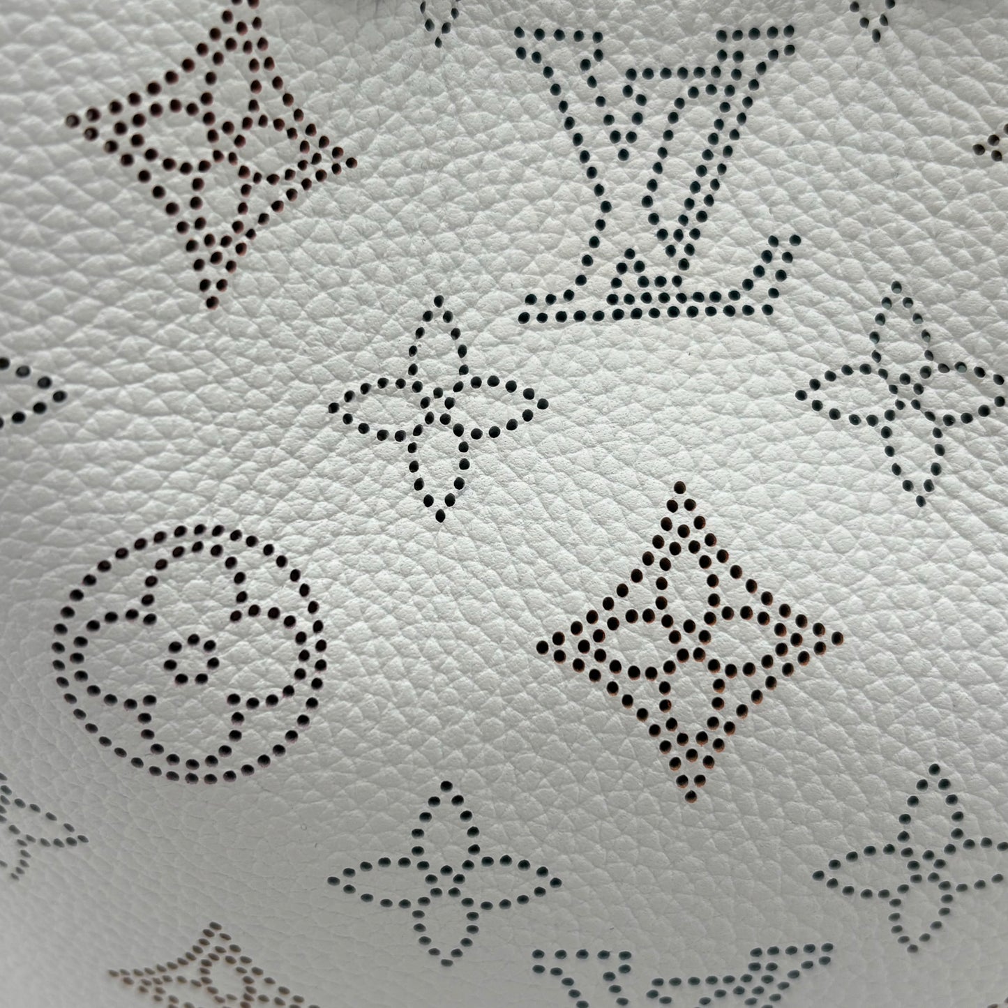 LOUIS VUITTON Mahina Muria Snow White