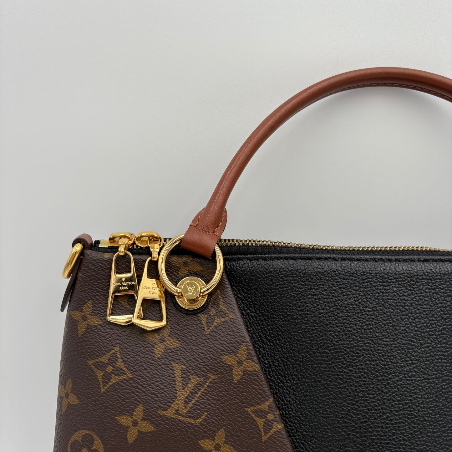 2020 Louis Vuitton V Tote Monogram/Leather 2 Way Tote