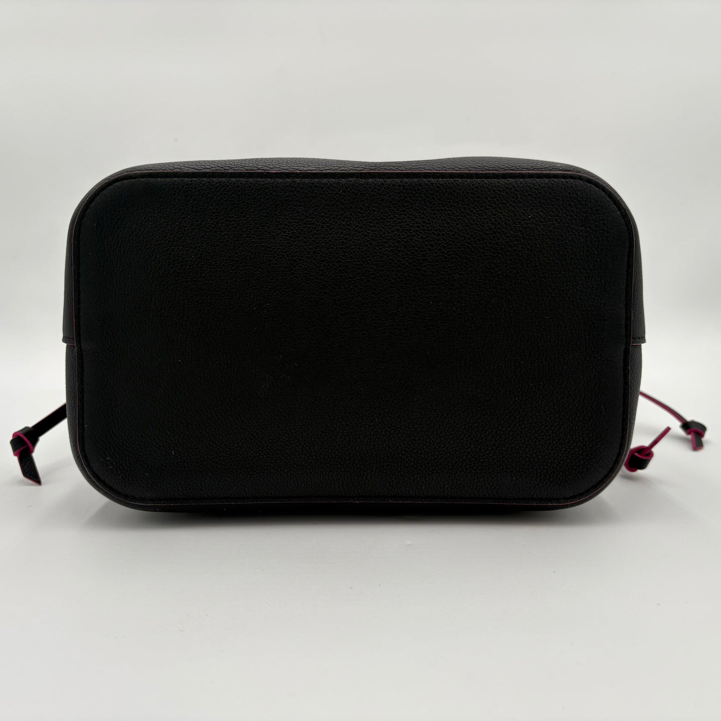 2019 Louis Vuitton Lock Me Bucket Shoulder Bag