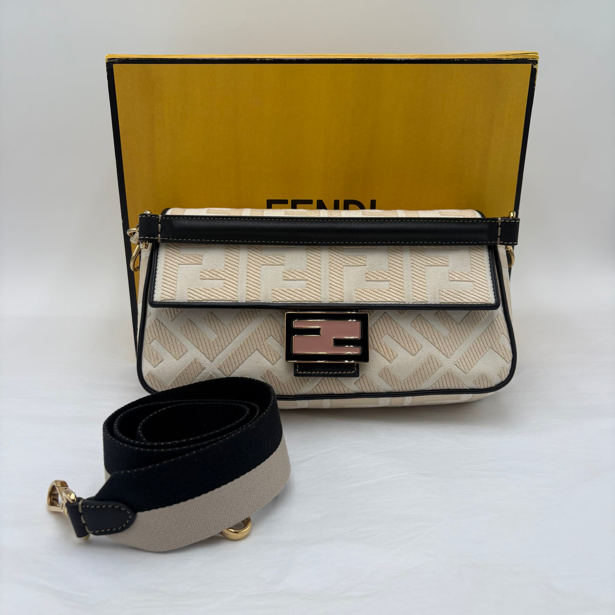 NIB 2020 Fendi Zucca FF Baguette 2 Way