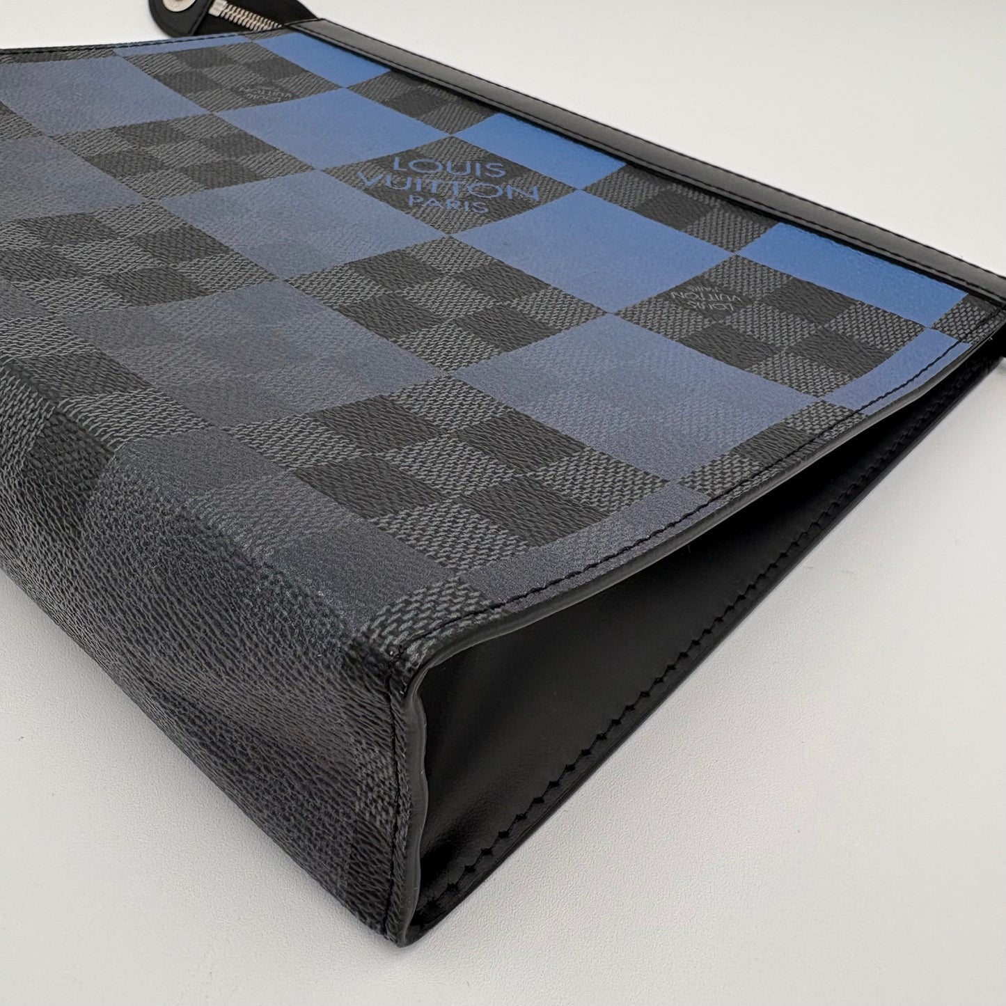Chipped Louis Vuitton 3D Pochette Voyage Clutch Bag