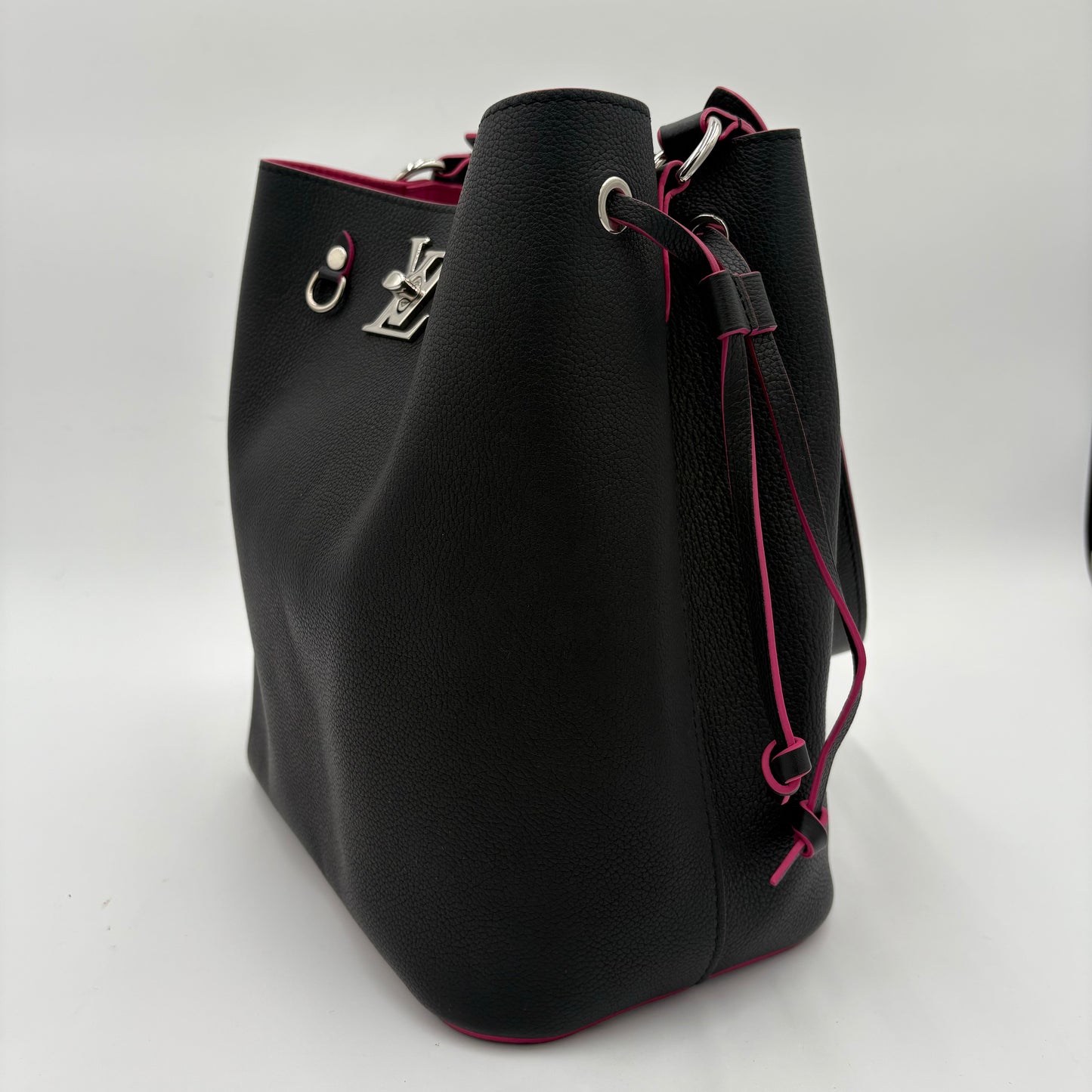 2019 Louis Vuitton Lock Me Bucket Shoulder Bag
