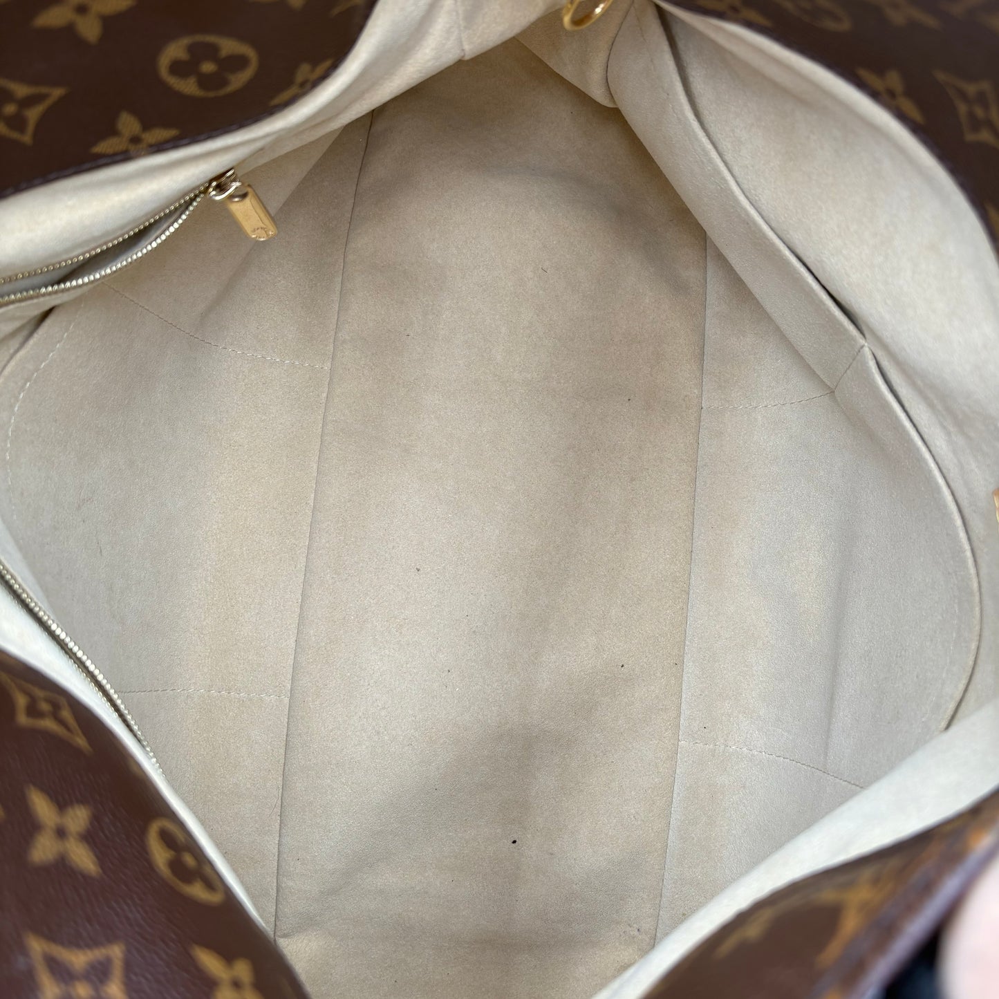 Louis Vuitton Artsy MM Bag-Monogram