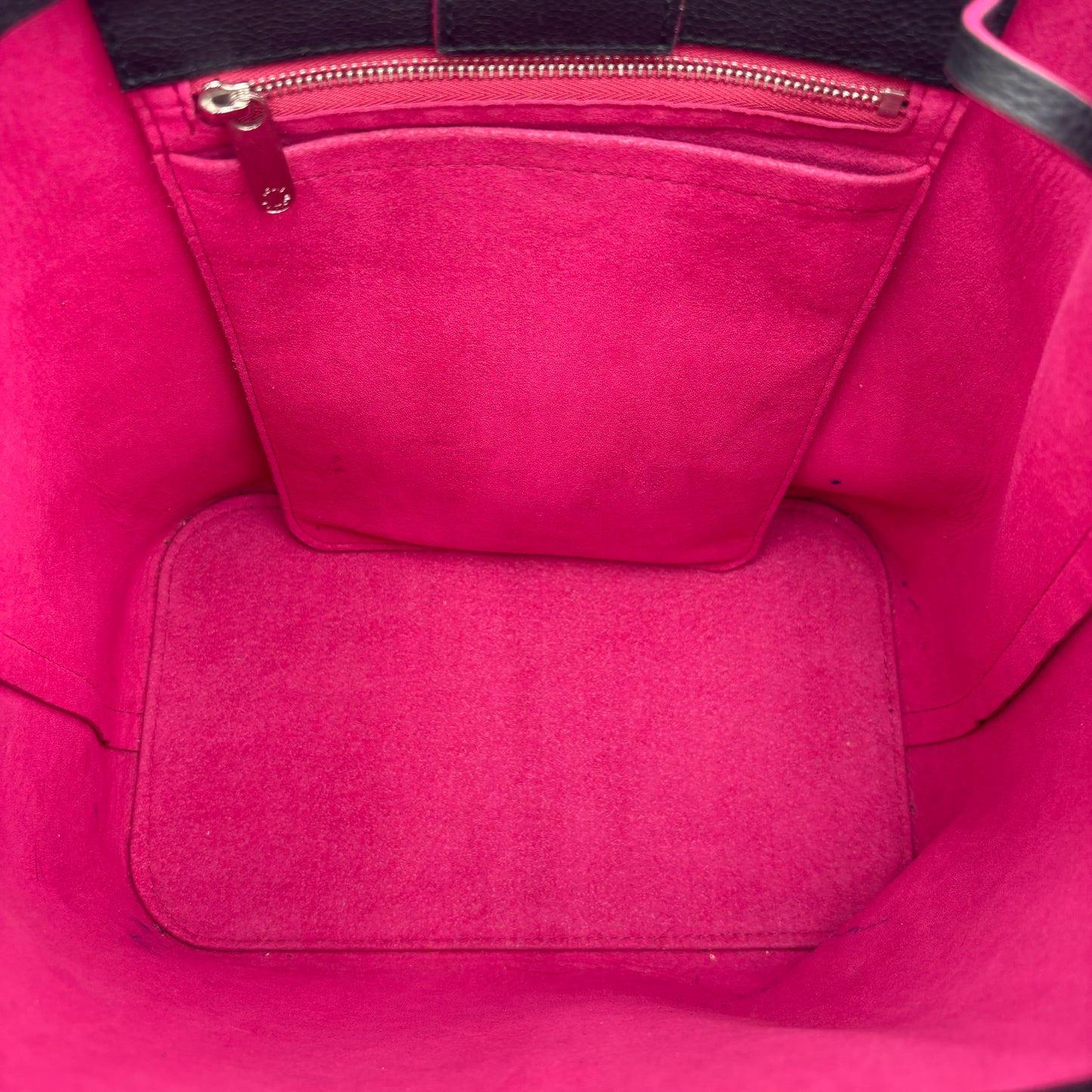 2019 Louis Vuitton Lock Me Bucket Shoulder Bag