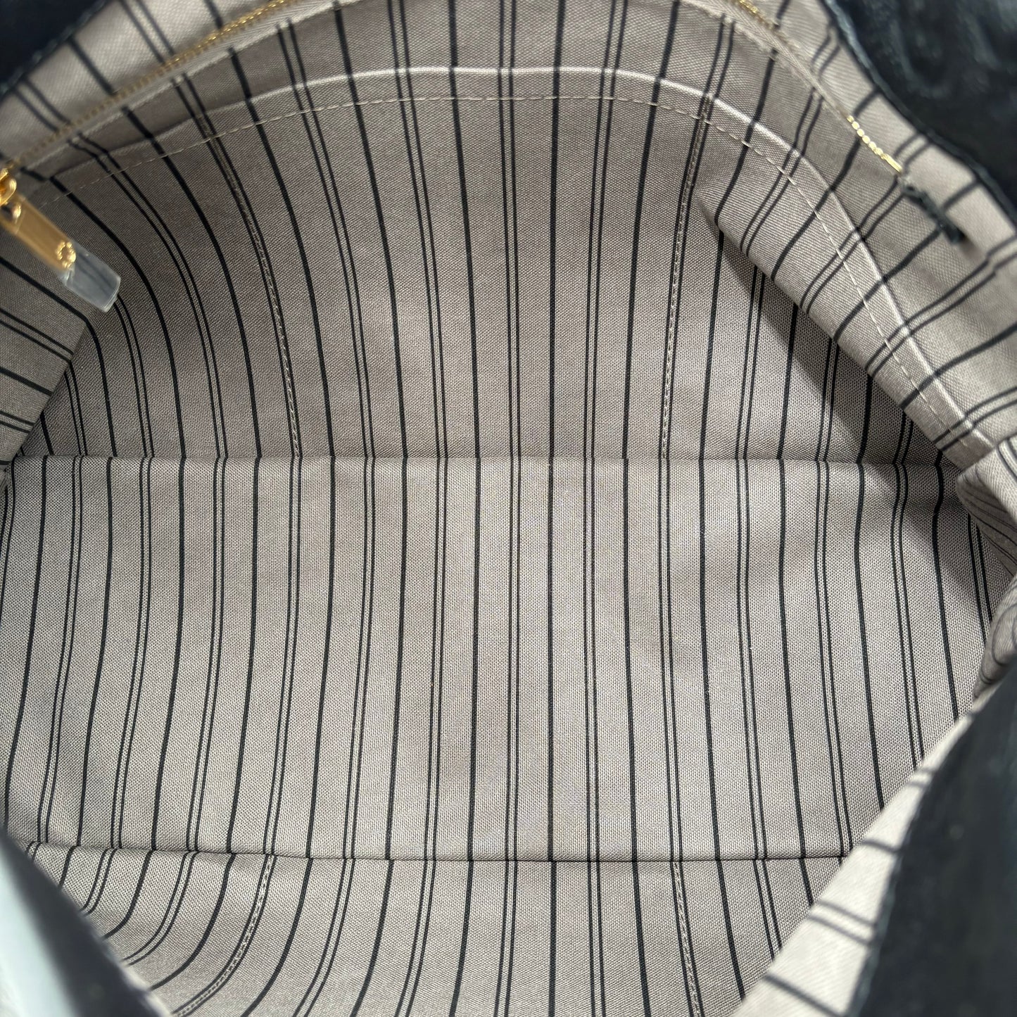 Louis Vuitton Artsy Empreinte Leather MM