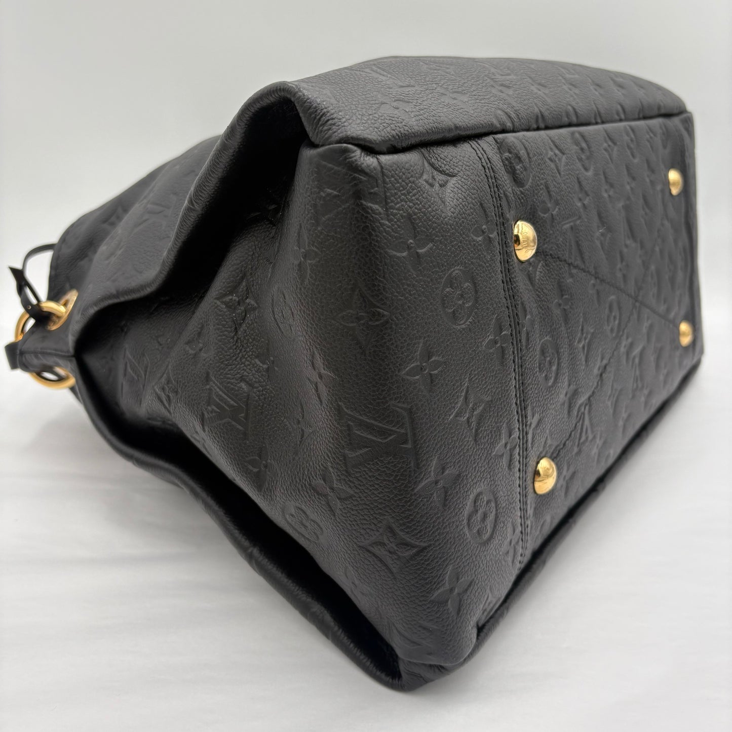 Louis Vuitton Artsy Empreinte Leather MM