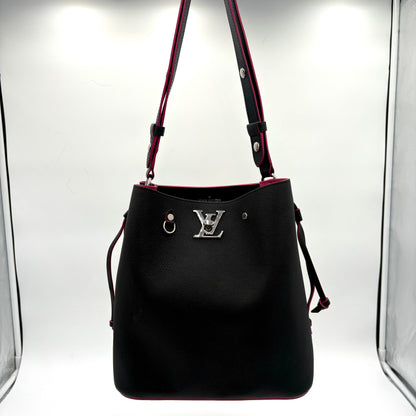 2019 Louis Vuitton Lock Me Bucket Shoulder Bag