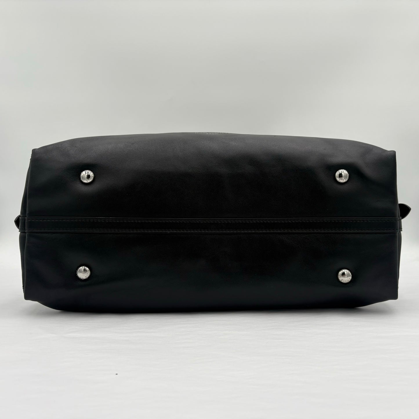 Chipped Louis Vuitton Carryall Vibe MM