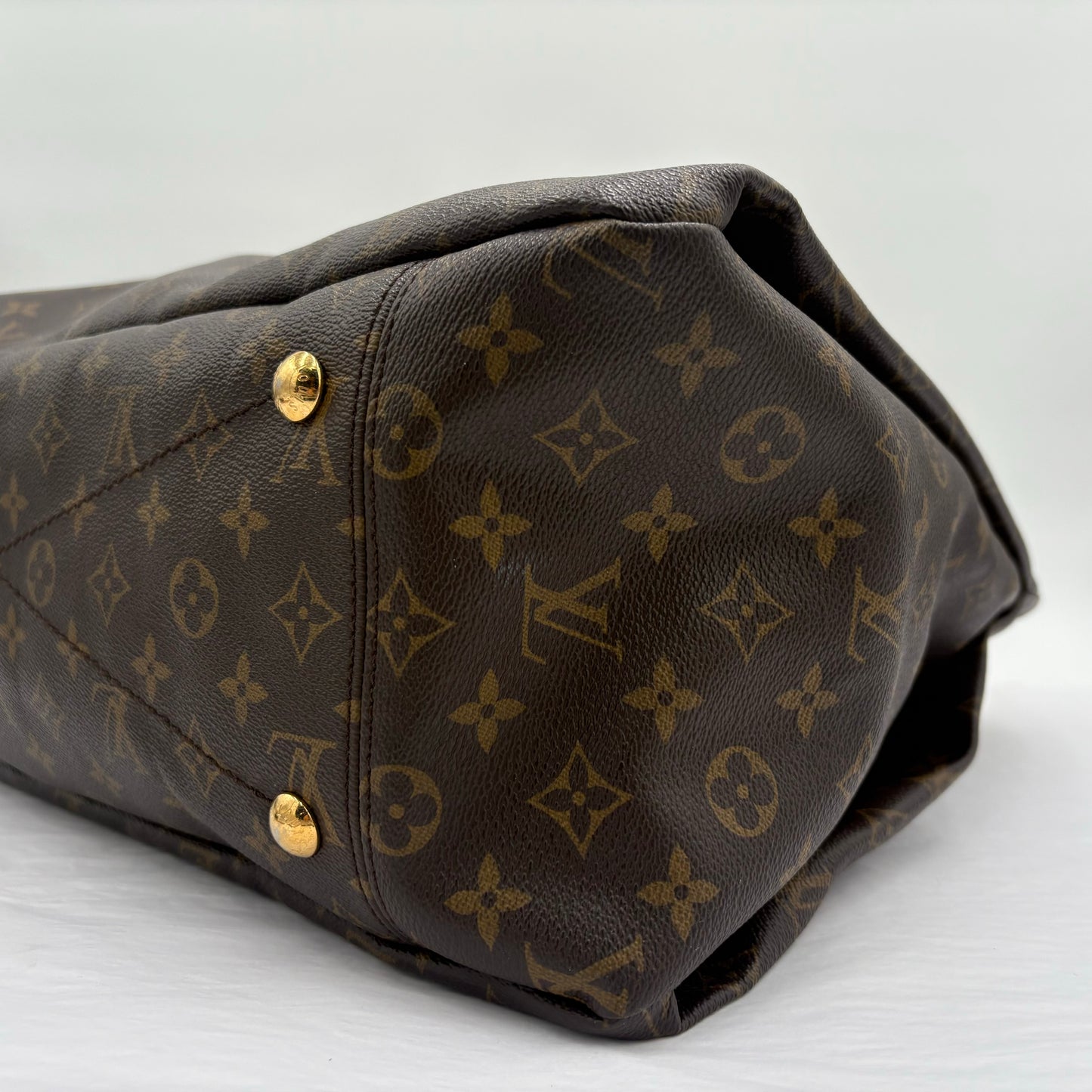 2010 Louis Vuitton Artsy GM Handbag