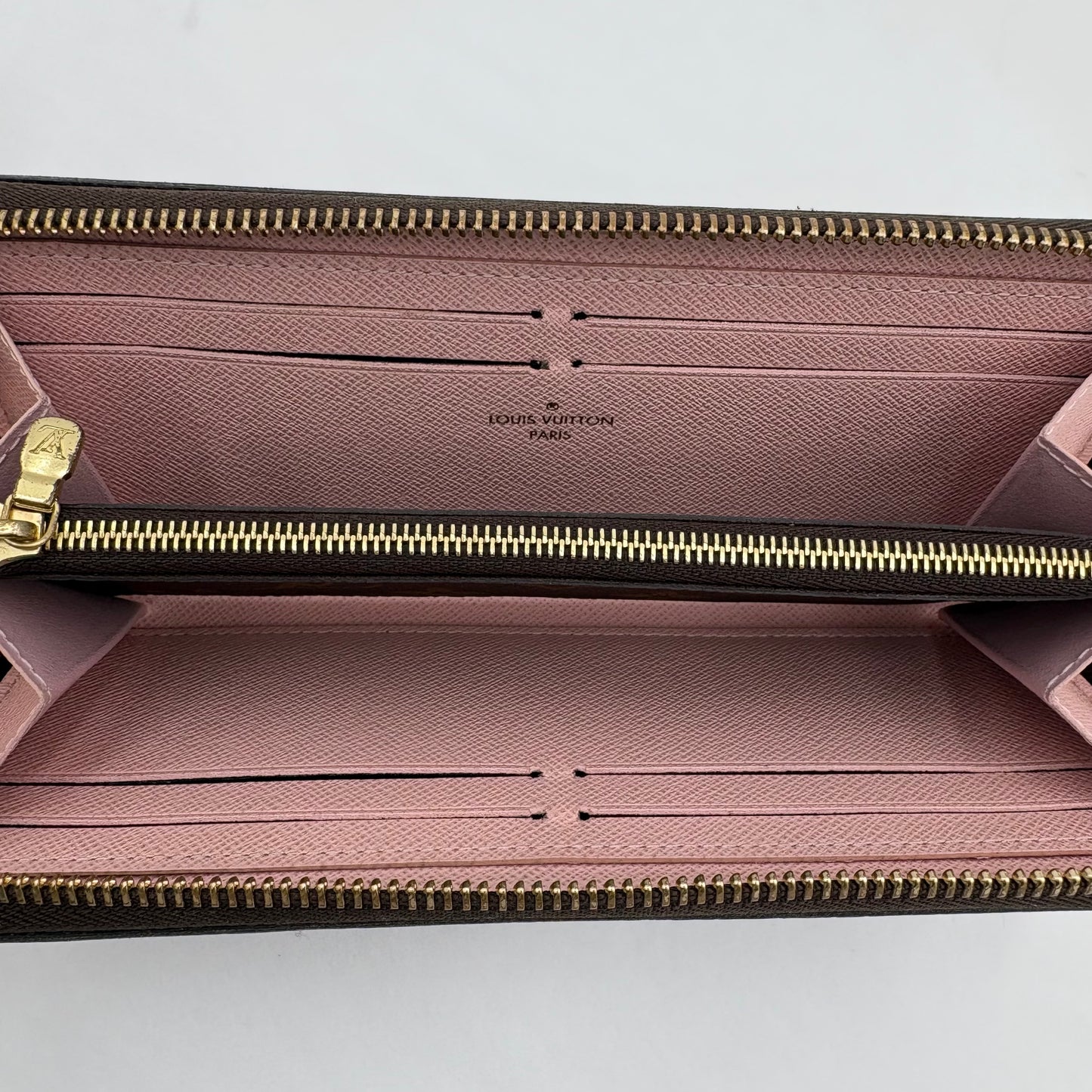 Chipped Louis Vuitton Clemence Monogram/Rose Ballerine