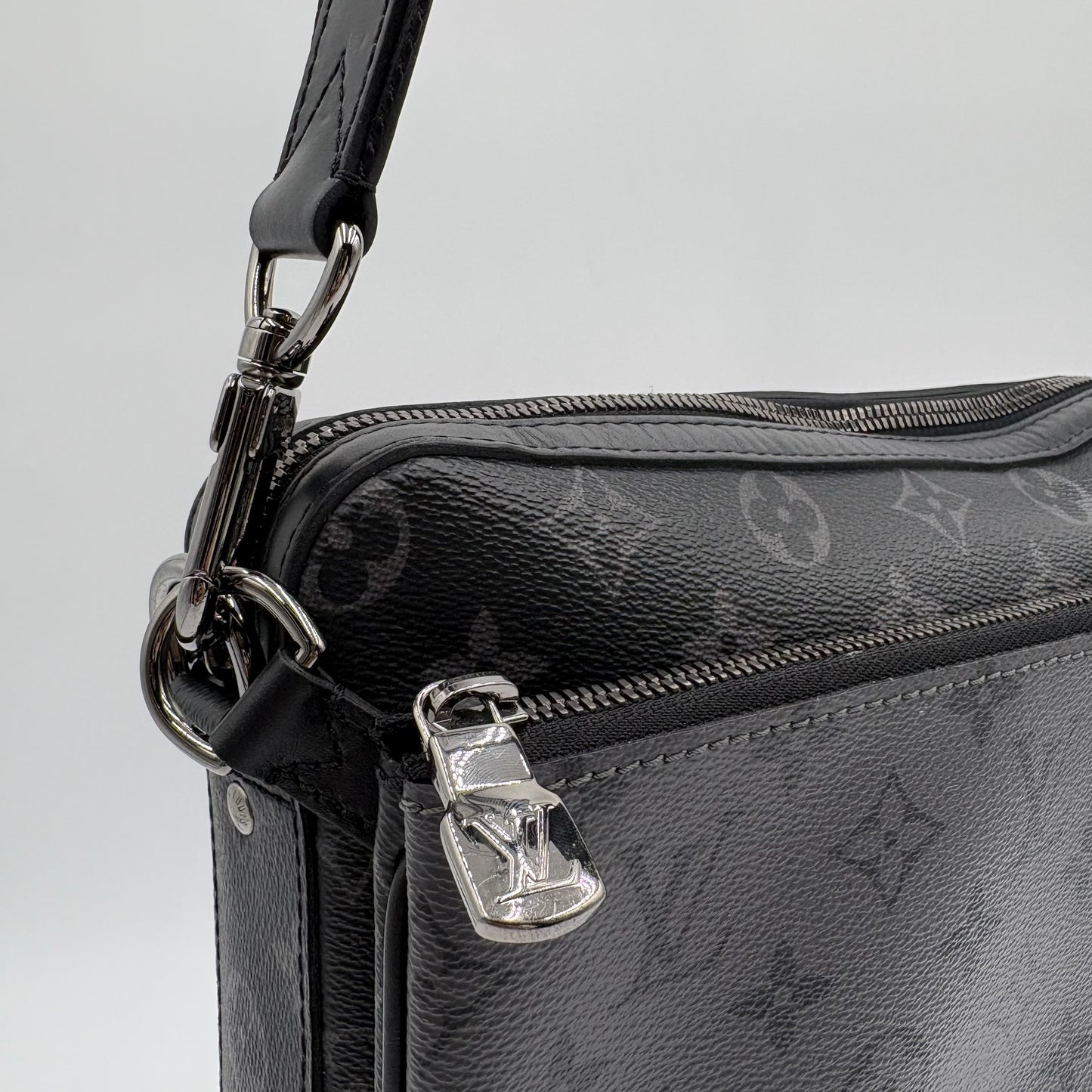 Chipped Louis Vuitton Eclipse Trio Messenger Bag