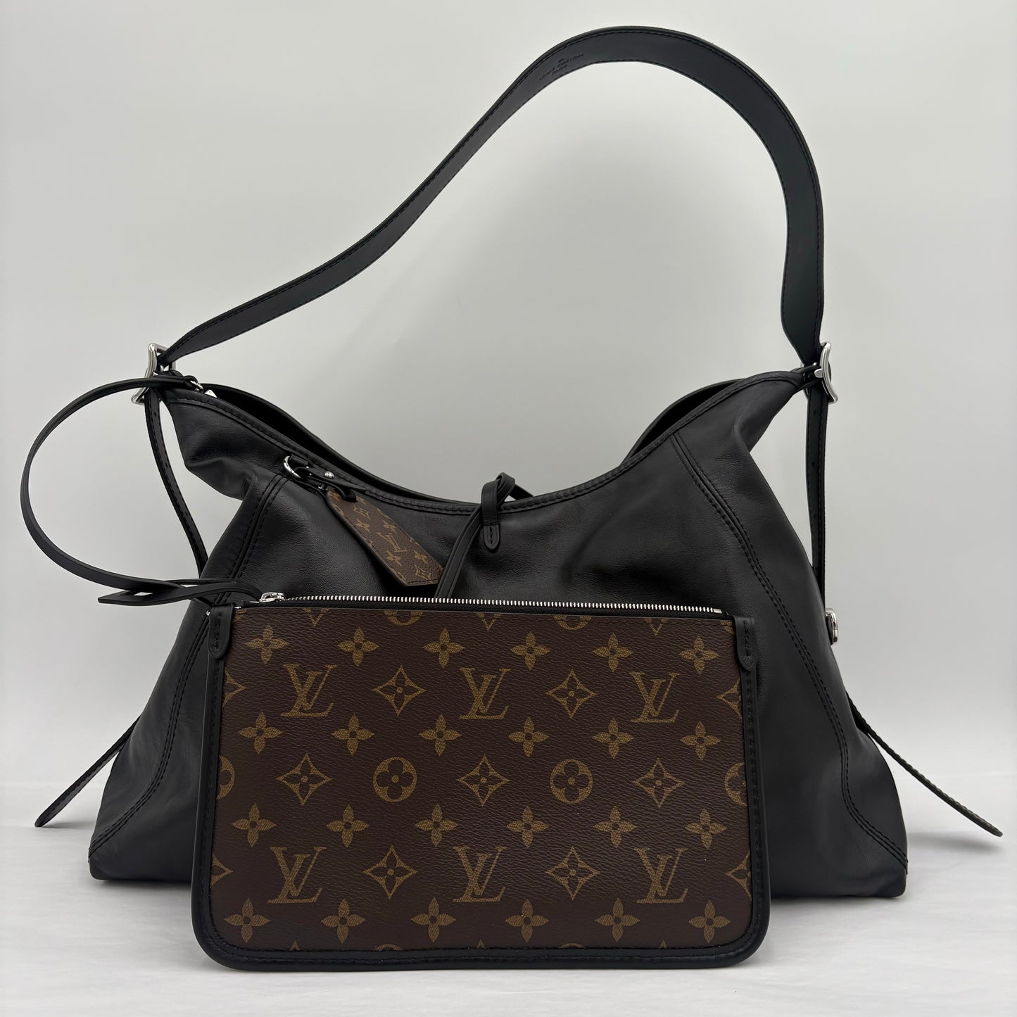 Chipped Louis Vuitton Carryall Vibe MM