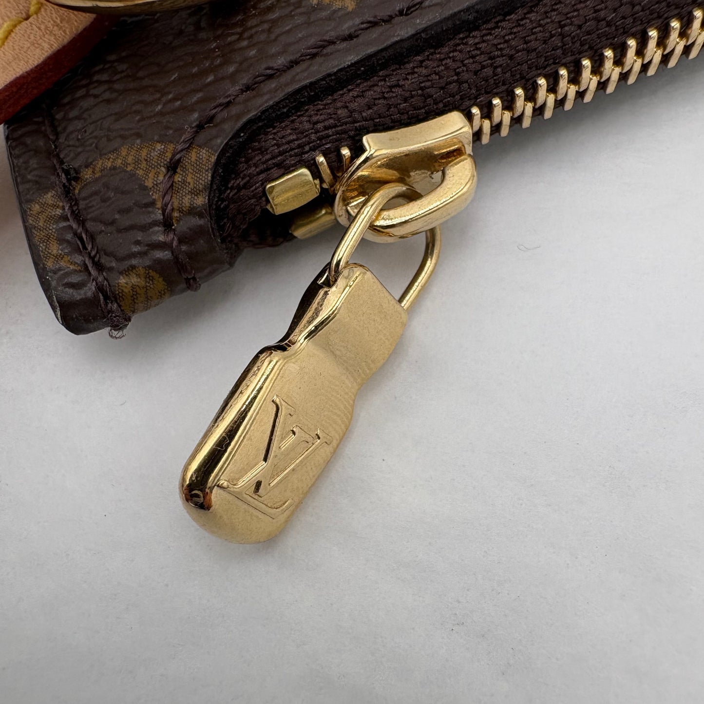NWOT Louis Vuitton Wristlet Pouch-Monogram