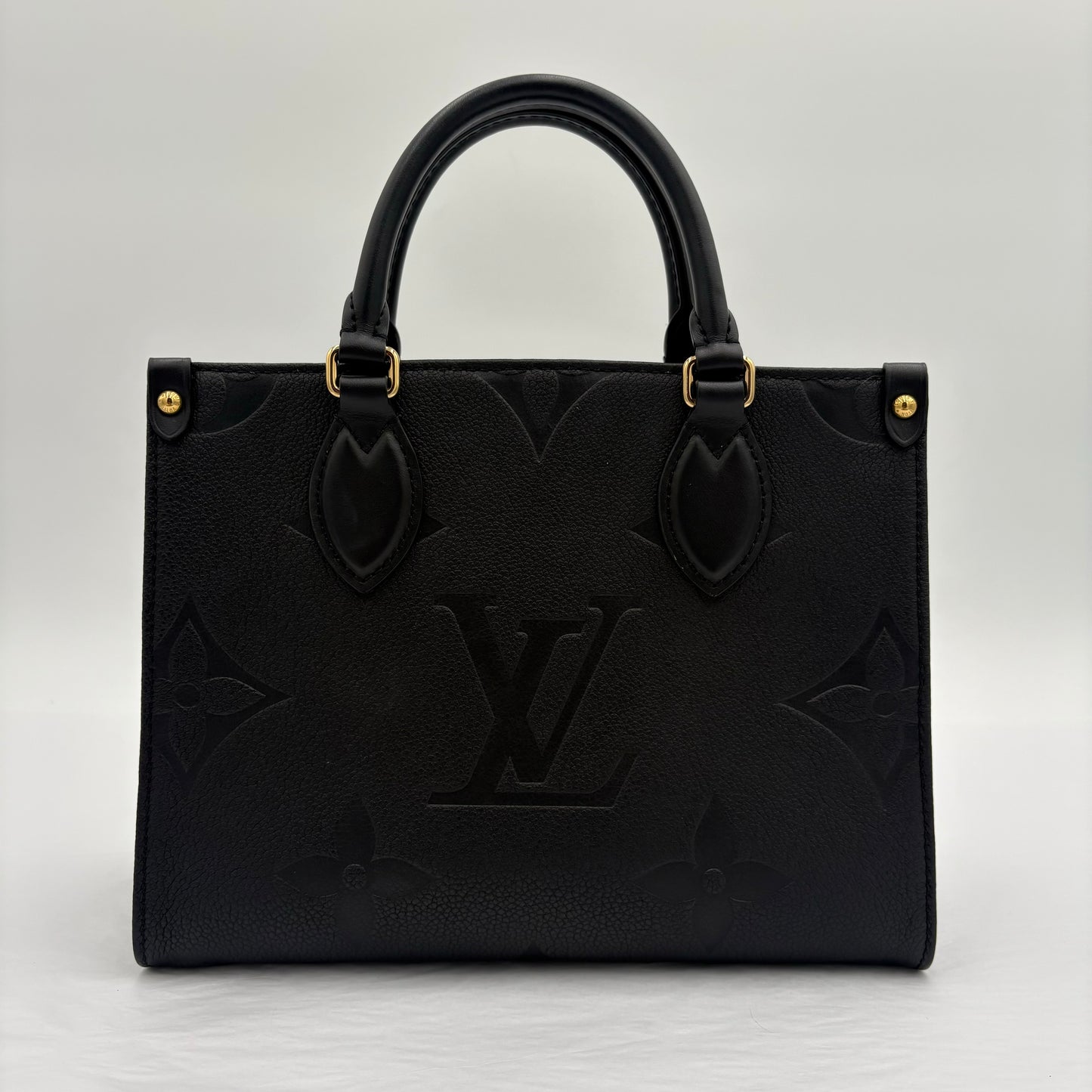 Chipped Louis Vuitton ONTheGo PM Giant Monogram