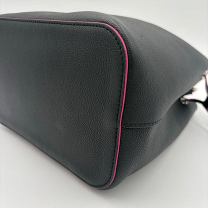 2019 Louis Vuitton Lock Me Bucket Shoulder Bag