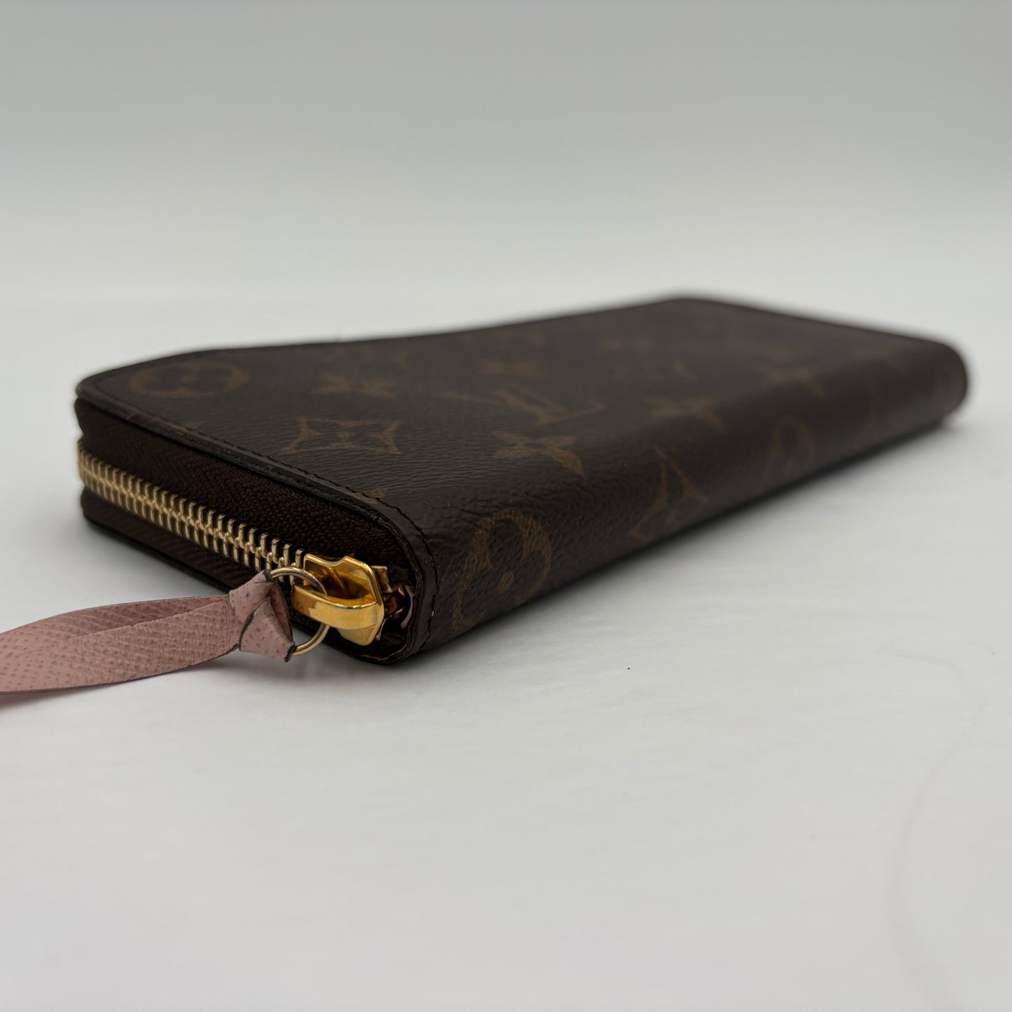 Chipped Louis Vuitton Clemence Monogram/Rose Ballerine