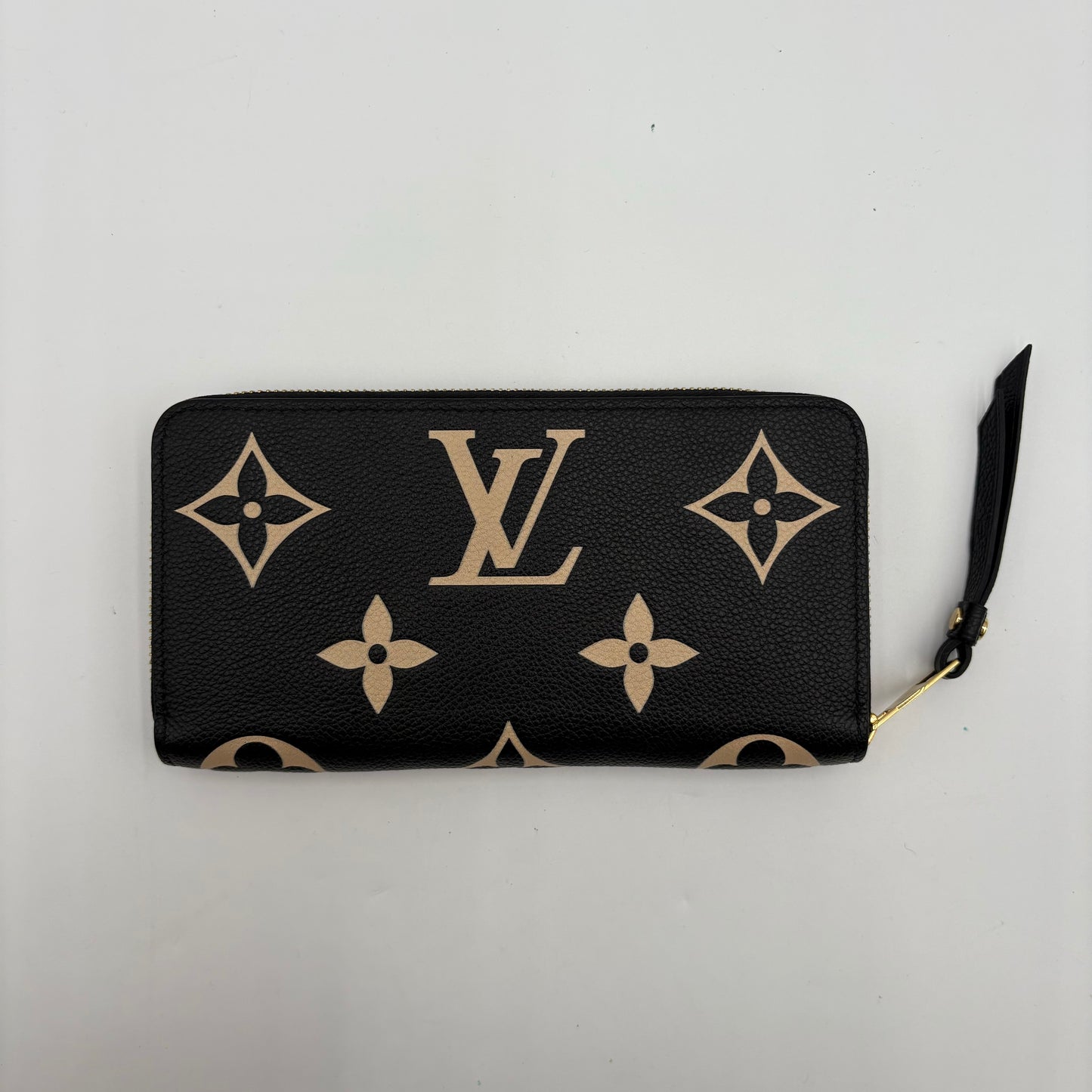 Chipped Louis Vuitton Giant Monogram Zippy Wallet