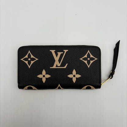Chipped Louis Vuitton Giant Monogram Zippy Wallet