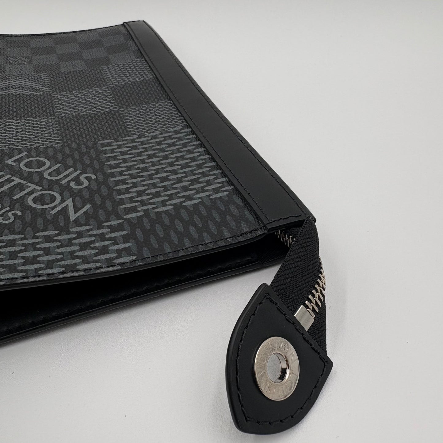 Chipped Louis Vuitton 3D Pochette Voyage Clutch Bag