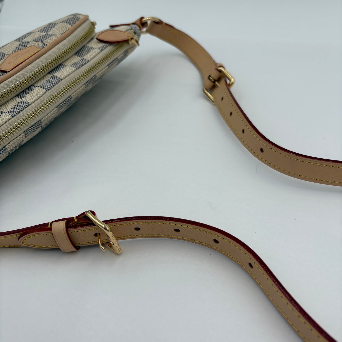 Chipped Louis Vuitton Keepit Belt Bag