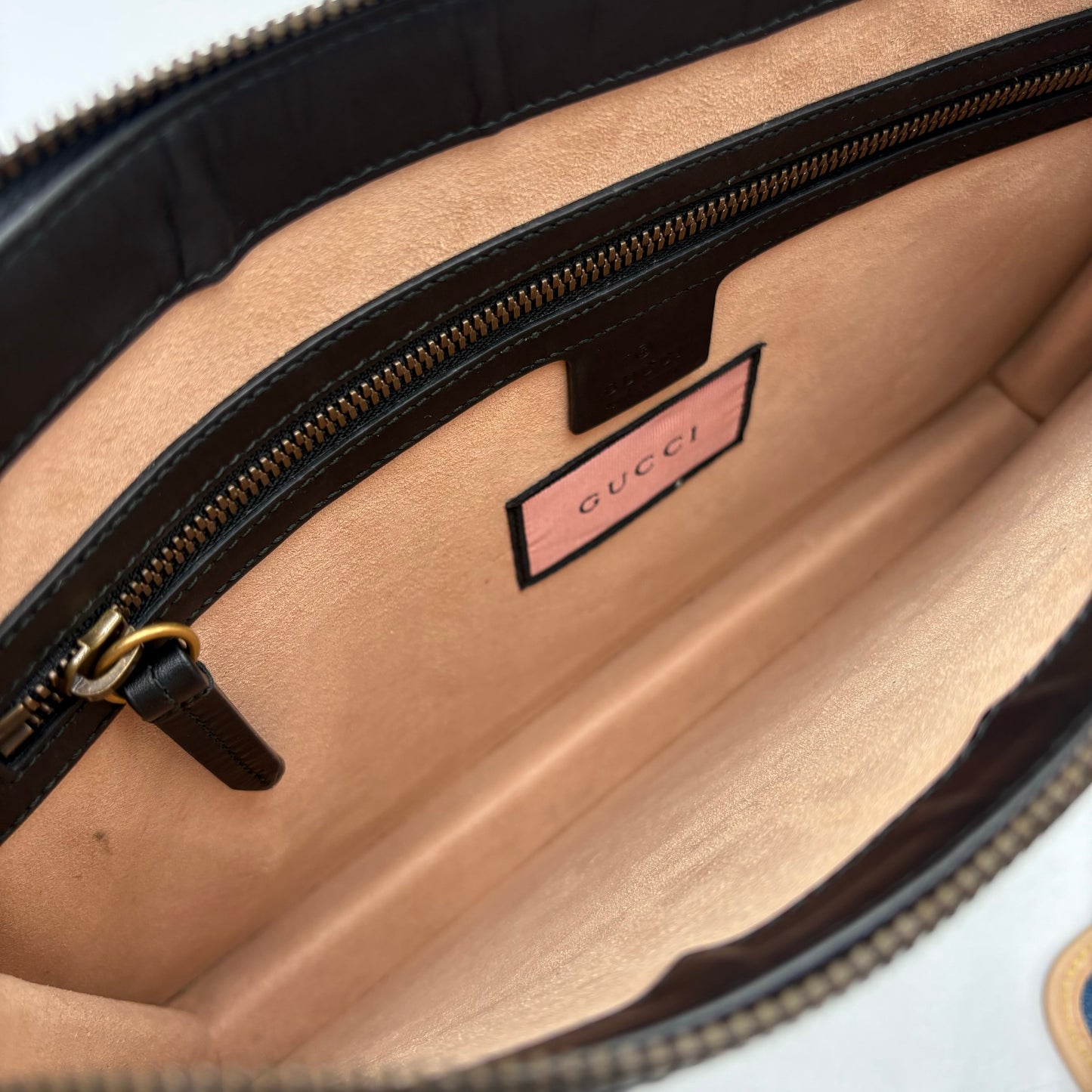 Gucci GG Ghost Pouch Graffiti