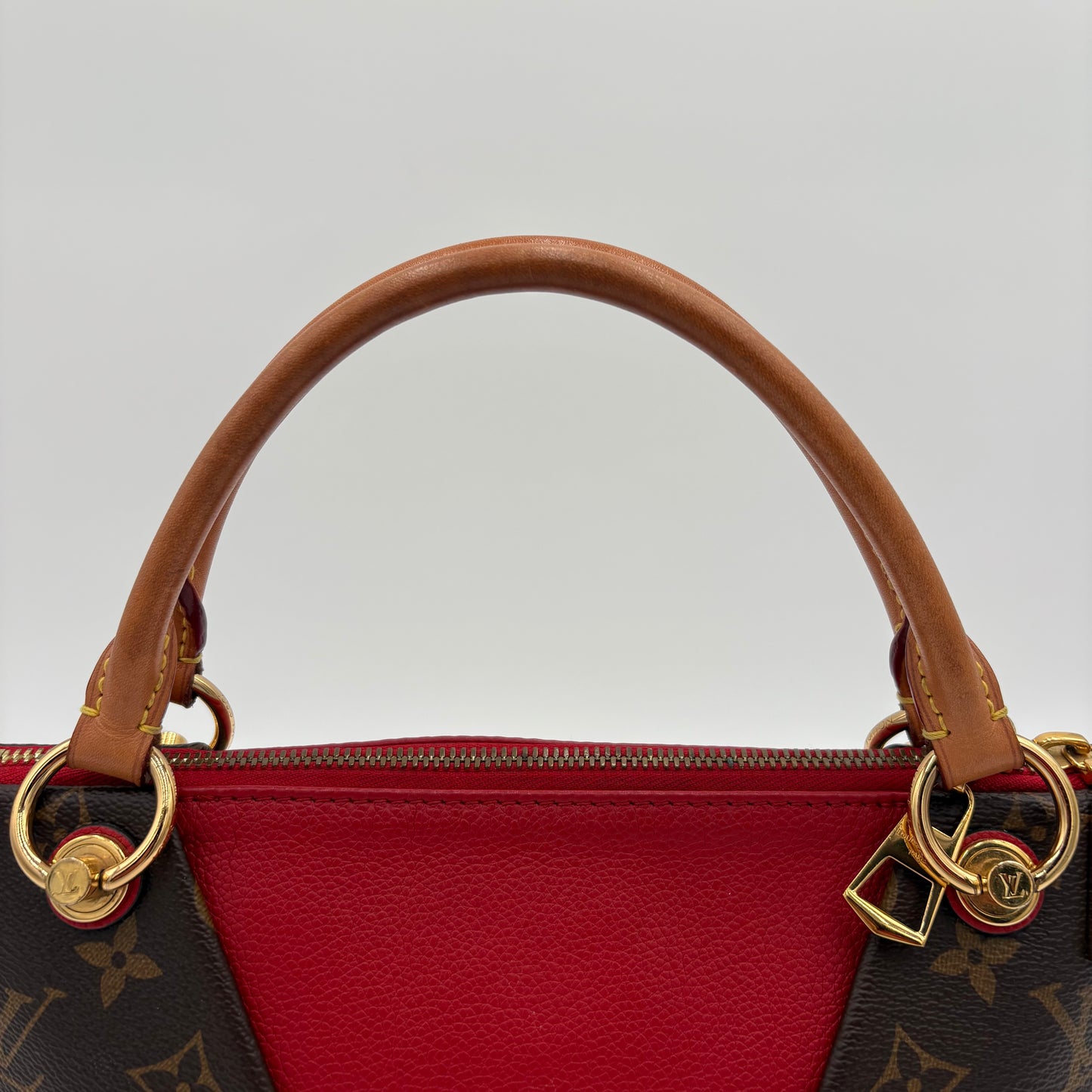 Louis Vuitton V Tote Monogram/Canvas BB