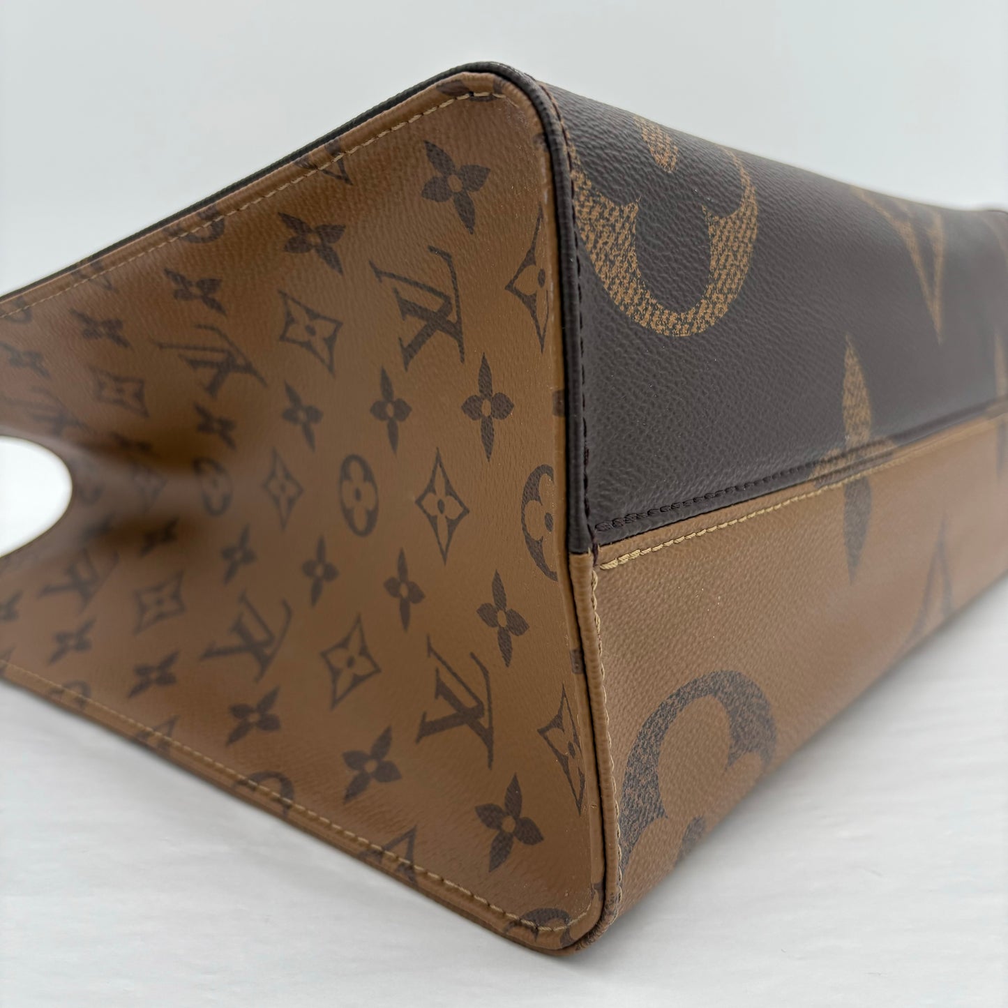 Louis Vuitton OnTheGo Tote-Reverse Mono : MM