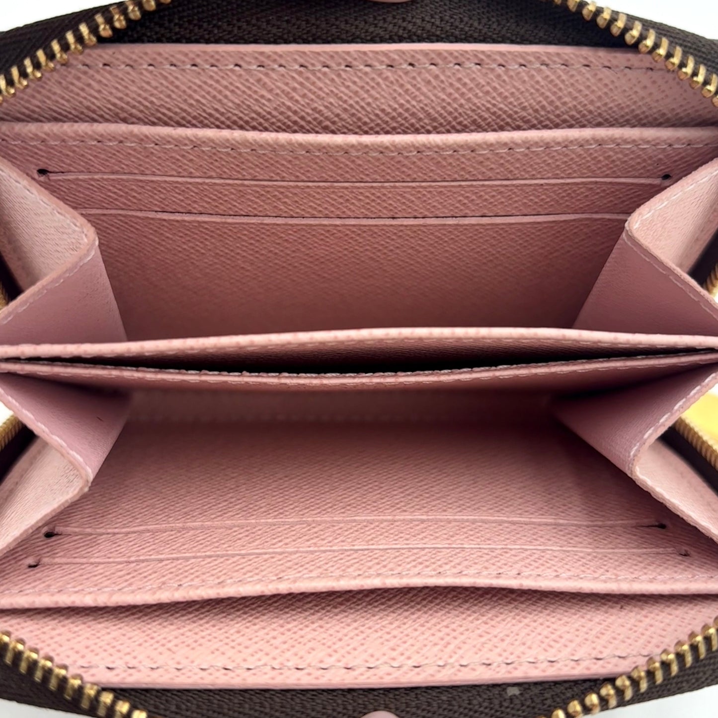 Chipped Louis Vuitton Zippy Coin Wallet