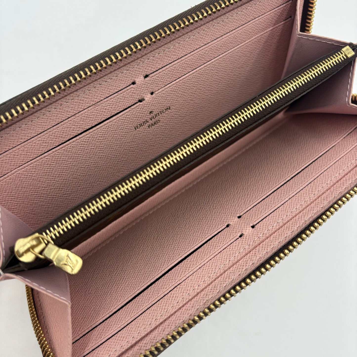 Chipped Louis Vuitton Clemence Monogram/Rose Ballerine
