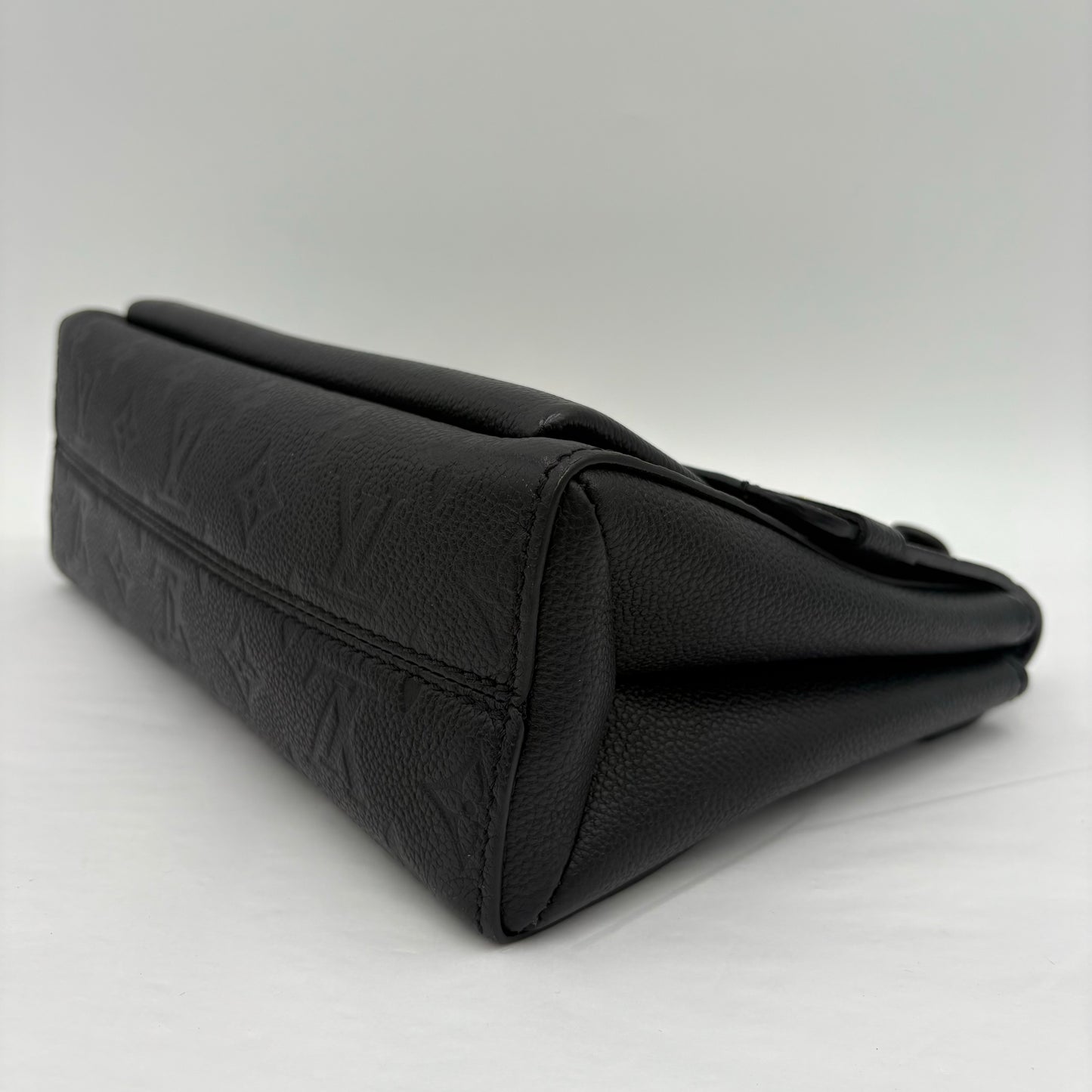 Chipped Louis Vuitton Vavin PM Empreinte Leather