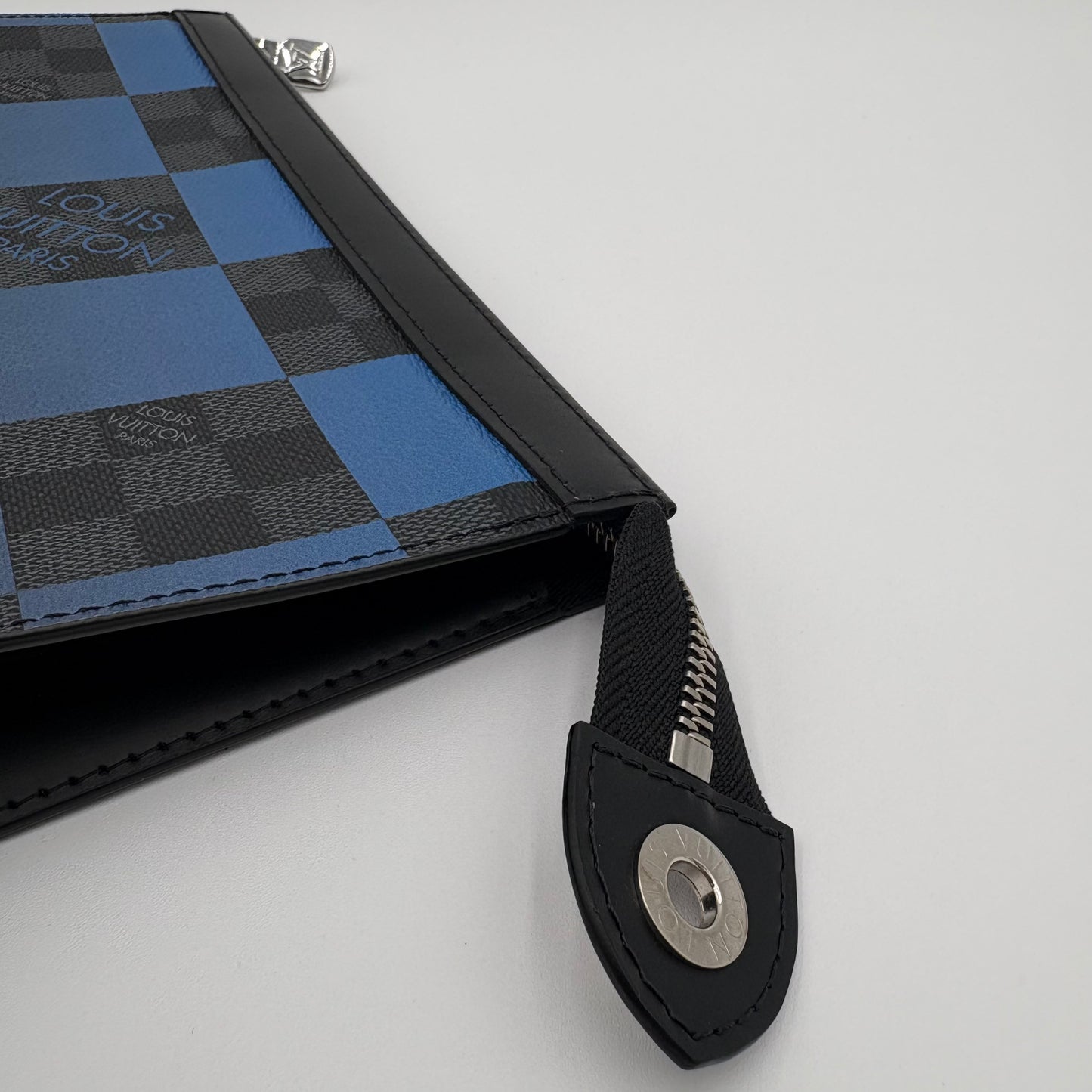 Chipped Louis Vuitton 3D Pochette Voyage Clutch Bag