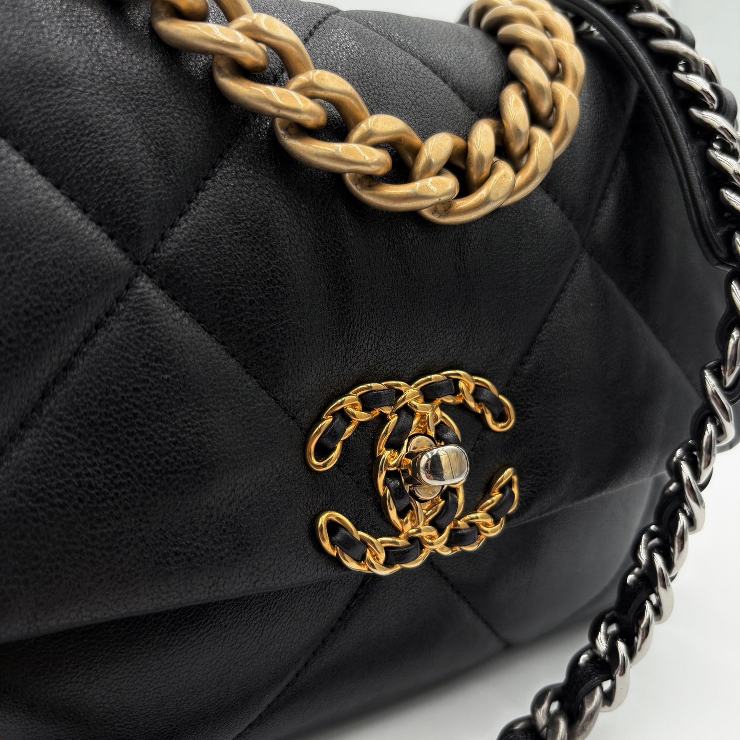 NMIB CHANEL 19 Quilted Lambskin Multicolor Hardware