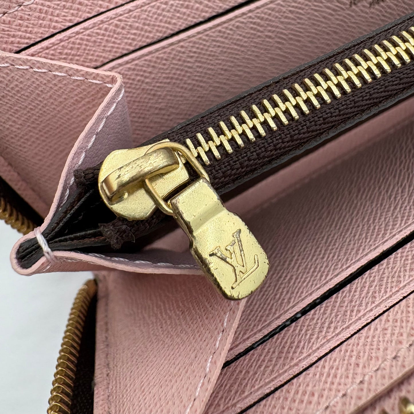Chipped Louis Vuitton Clemence Monogram/Rose Ballerine