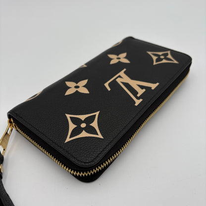 Chipped Louis Vuitton Giant Monogram Zippy Wallet