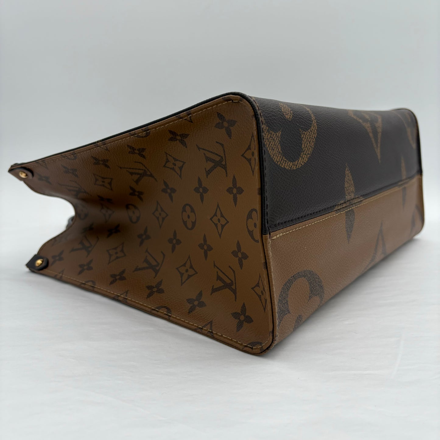 Louis Vuitton OnTheGo Tote-Reverse Mono : MM