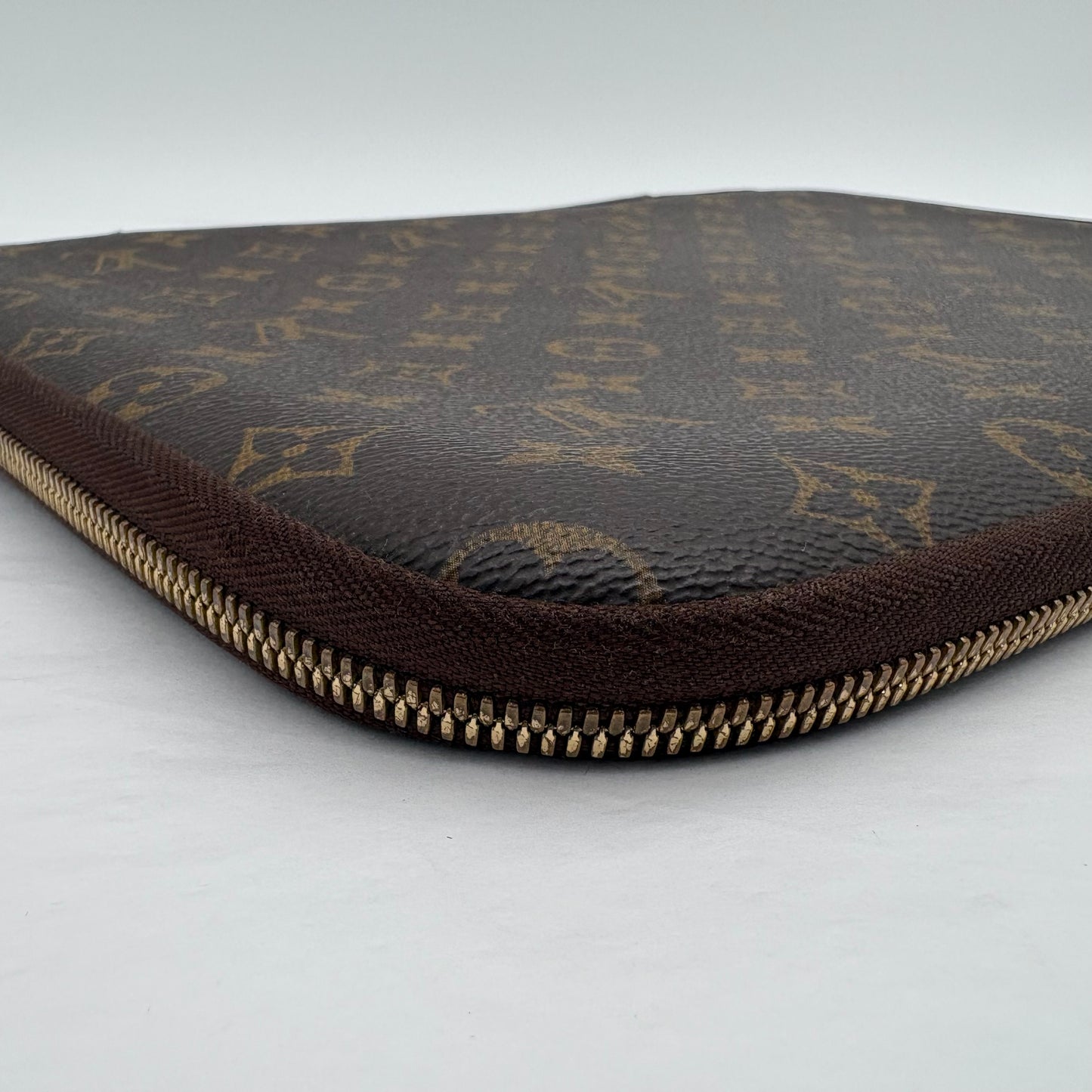 2013 Louis Vuitton 13" Monogram Laptop Sleeve