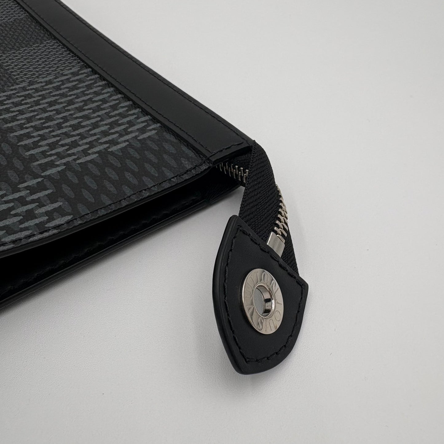Chipped Louis Vuitton 3D Pochette Voyage Clutch Bag