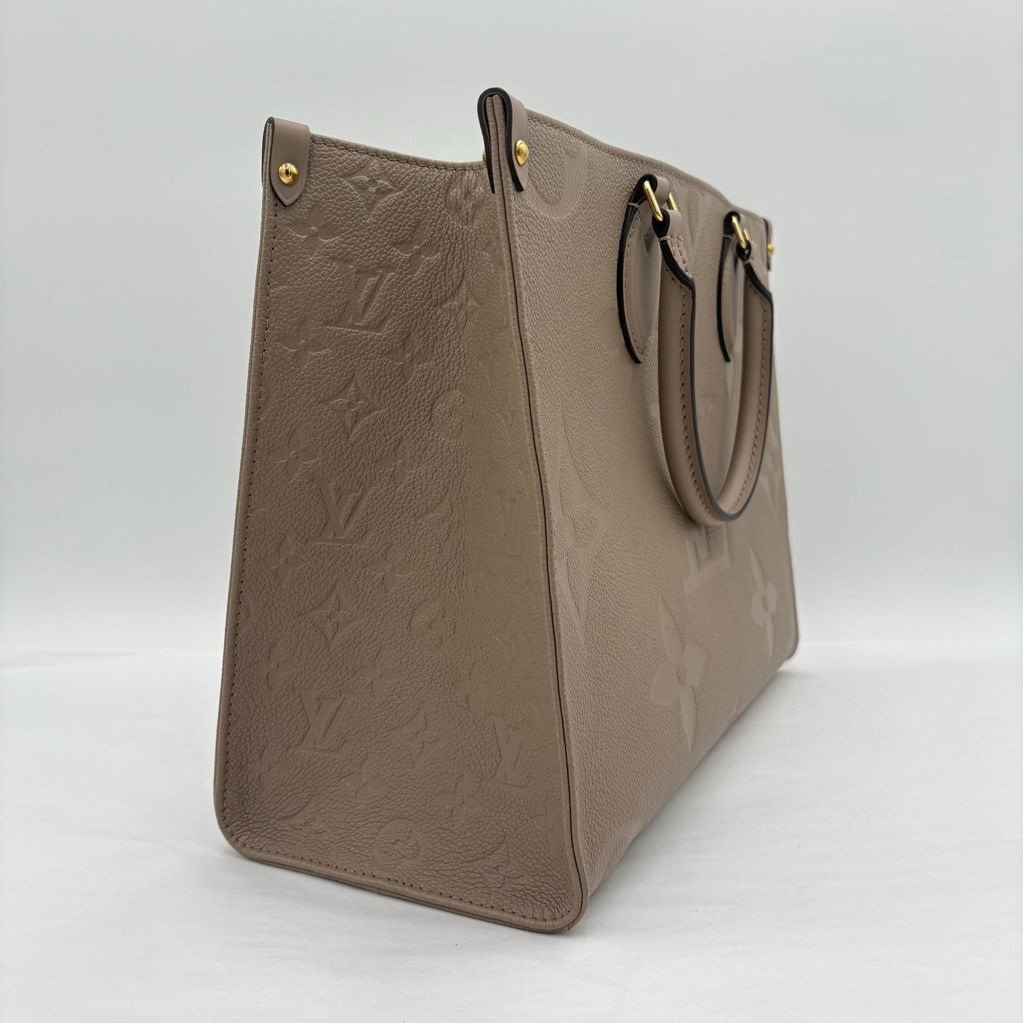 Chipped Louis Vuitton OnTheGo Giant Monogram Tote