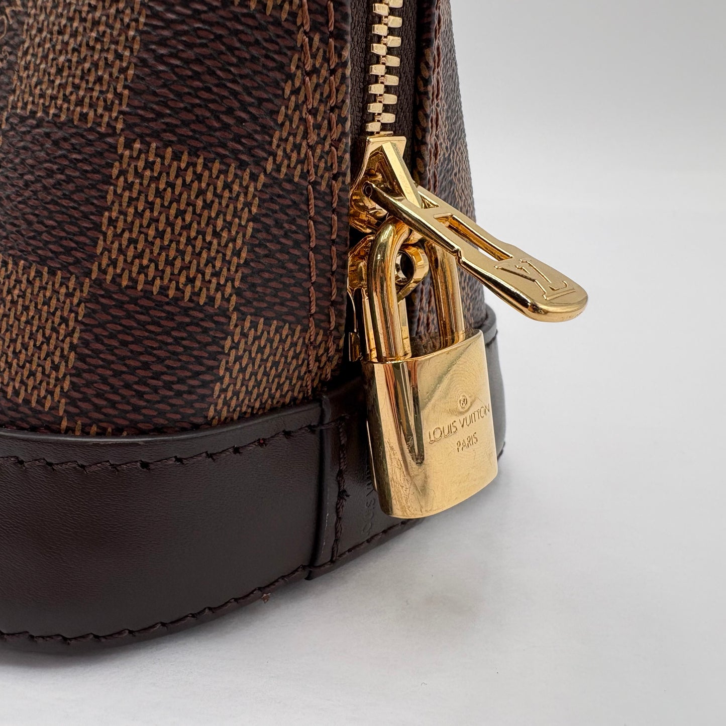 Chipped Louis Vuitton Alma BB Damier Ebene